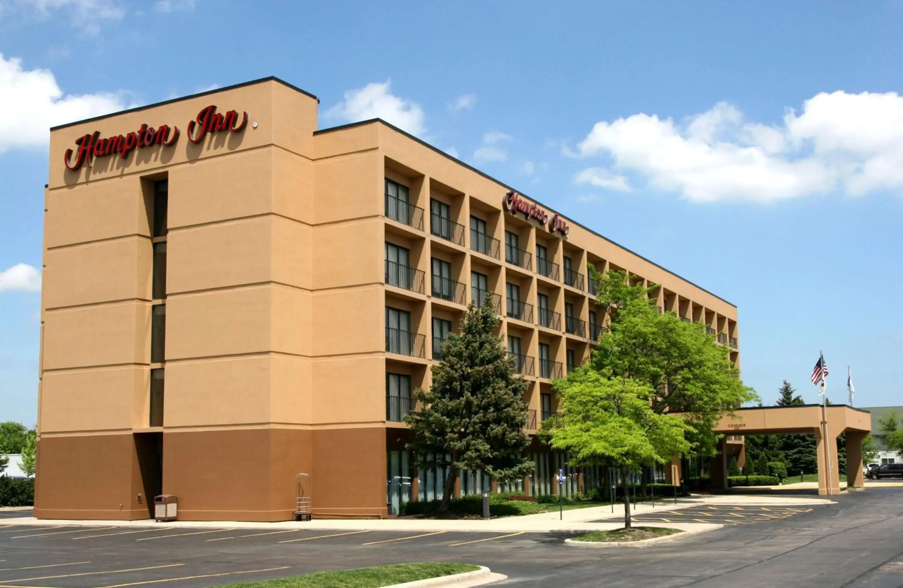 Property building in Hampton Inn Chicago-Gurnee Property building in Hampton Inn Chicago-Gurnee