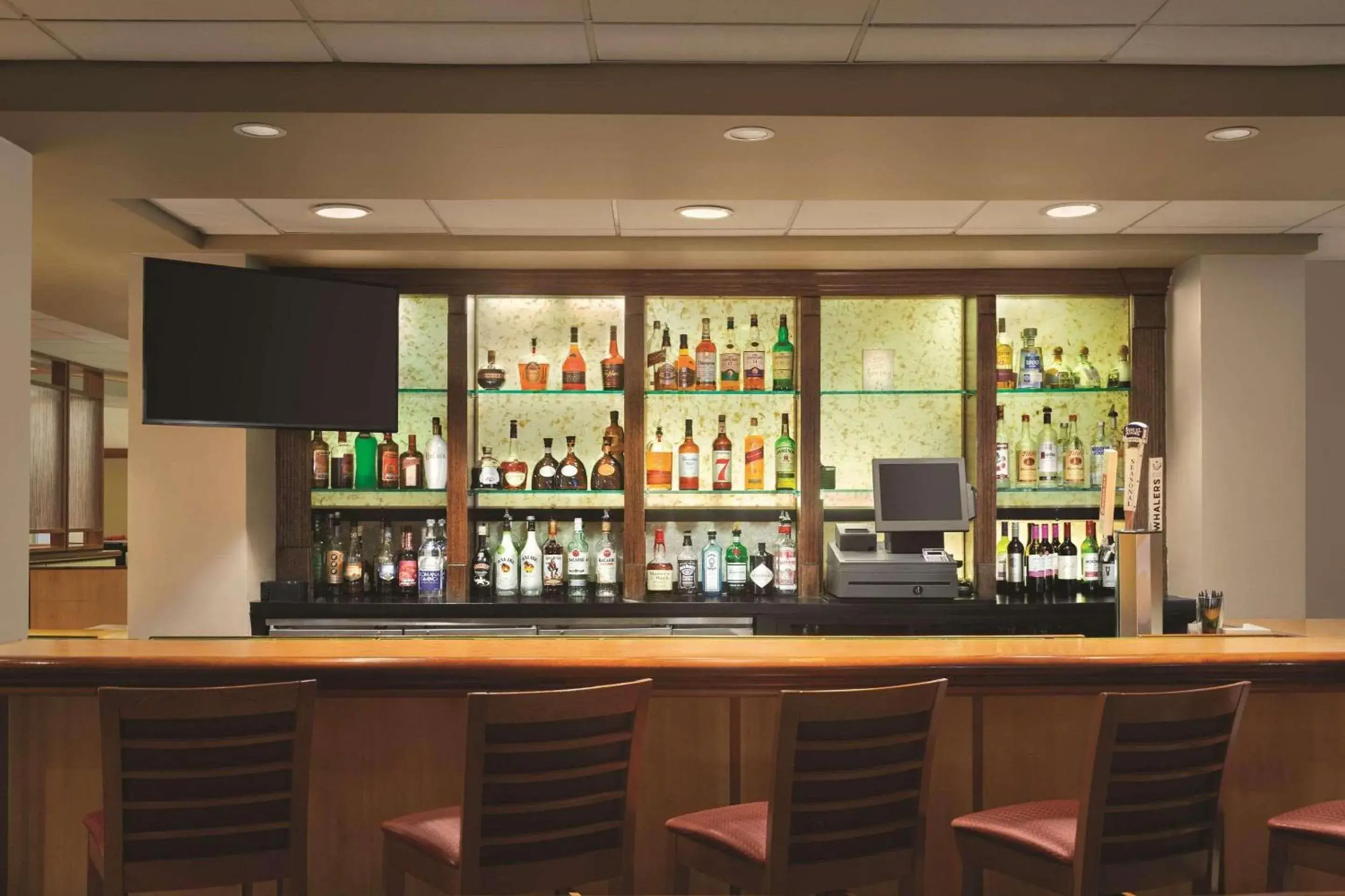 Lounge or bar in Radisson Hotel Providence Airport Lounge or bar in Radisson Hotel Providence Airport