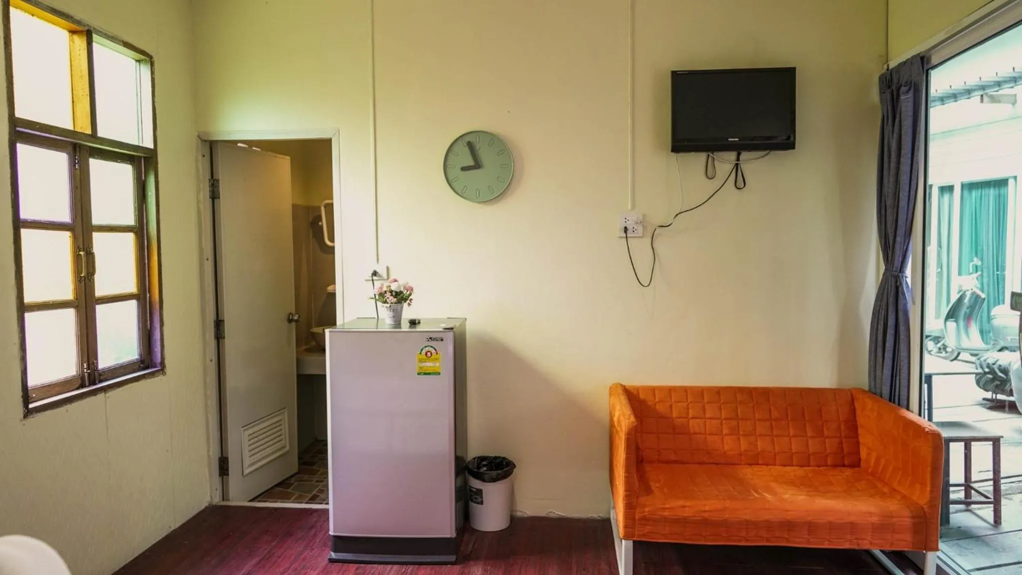 Area and facilities in RoomQuest Amphawa Floating Market