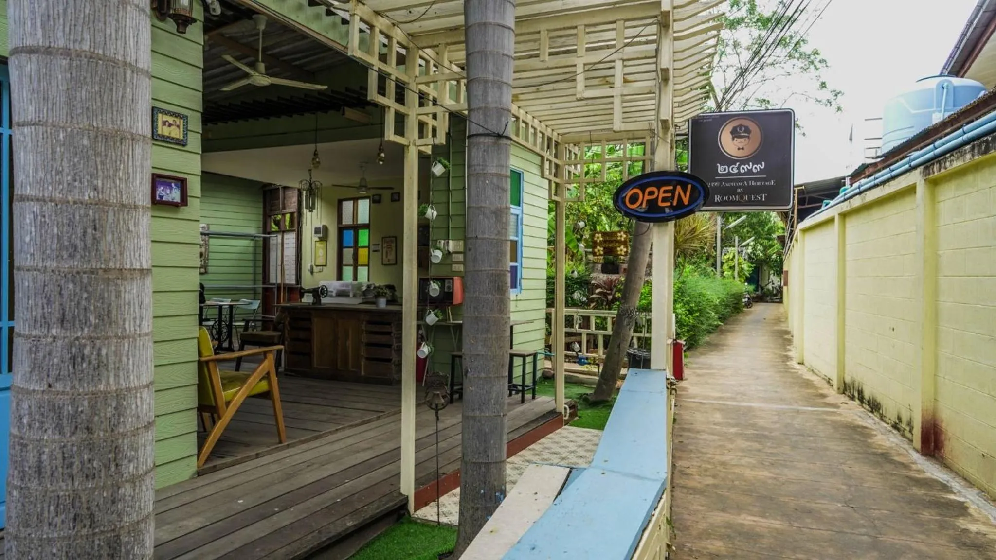 Property building in RoomQuest Amphawa Floating Market