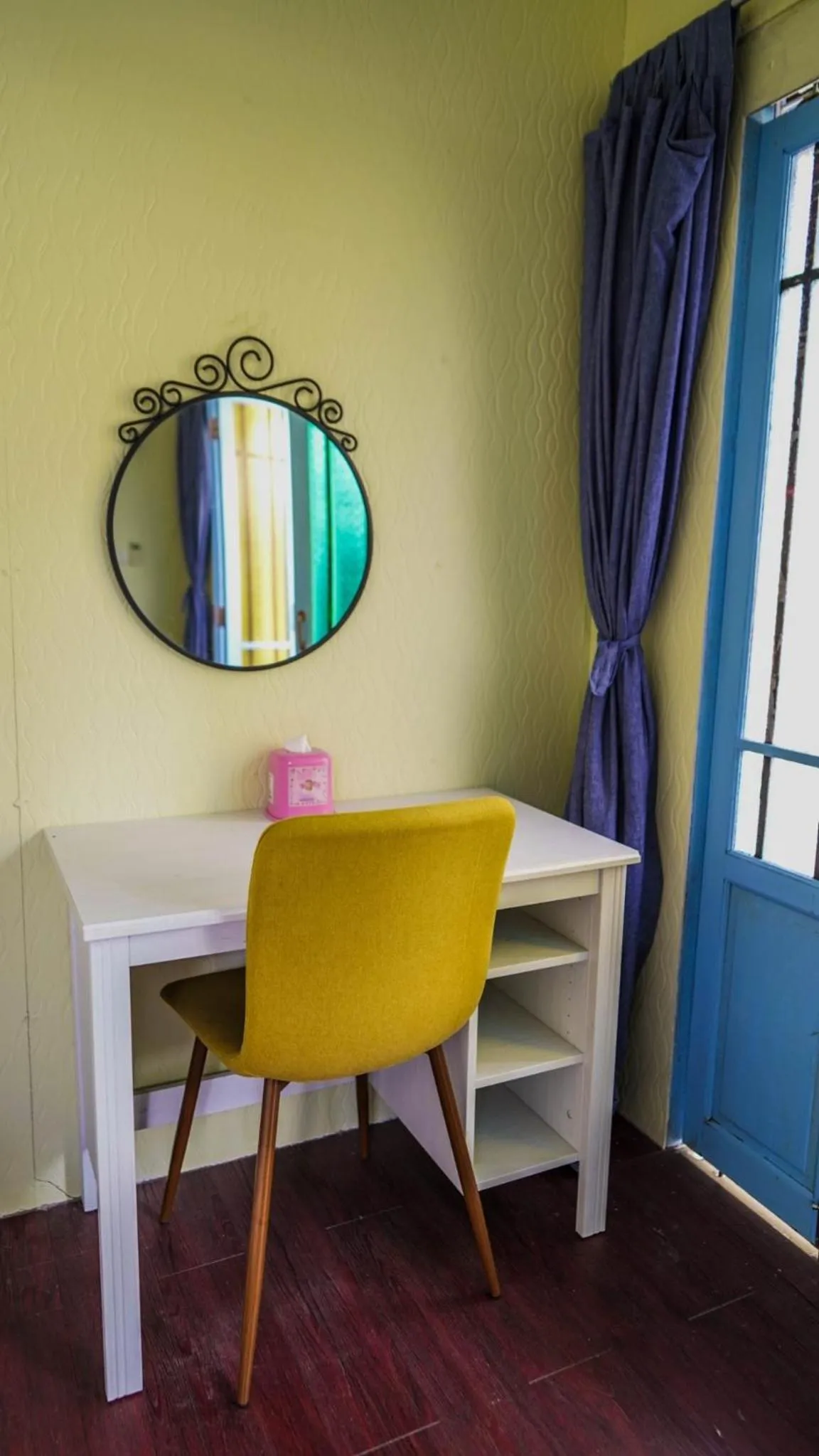 Seating area in RoomQuest Amphawa Floating Market