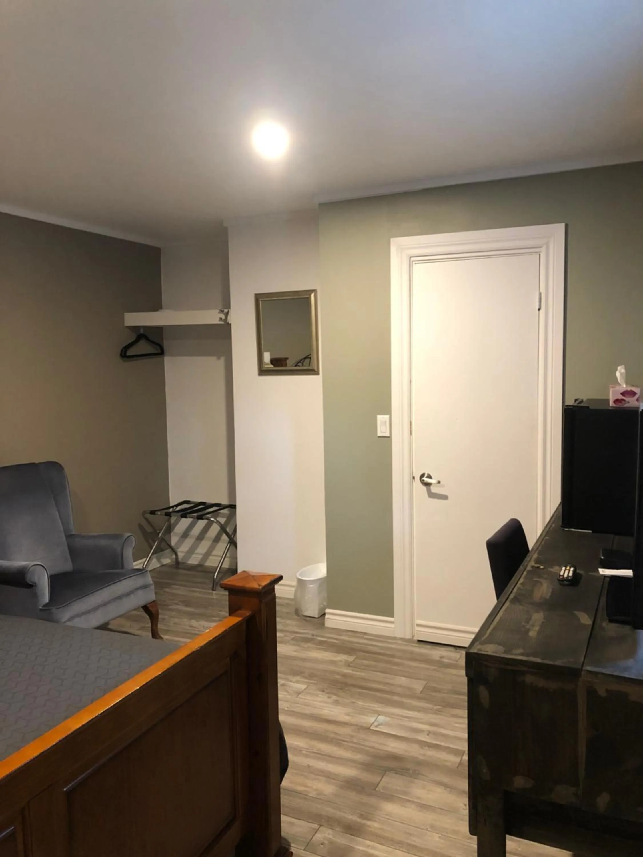 Living room in Greenside Motel