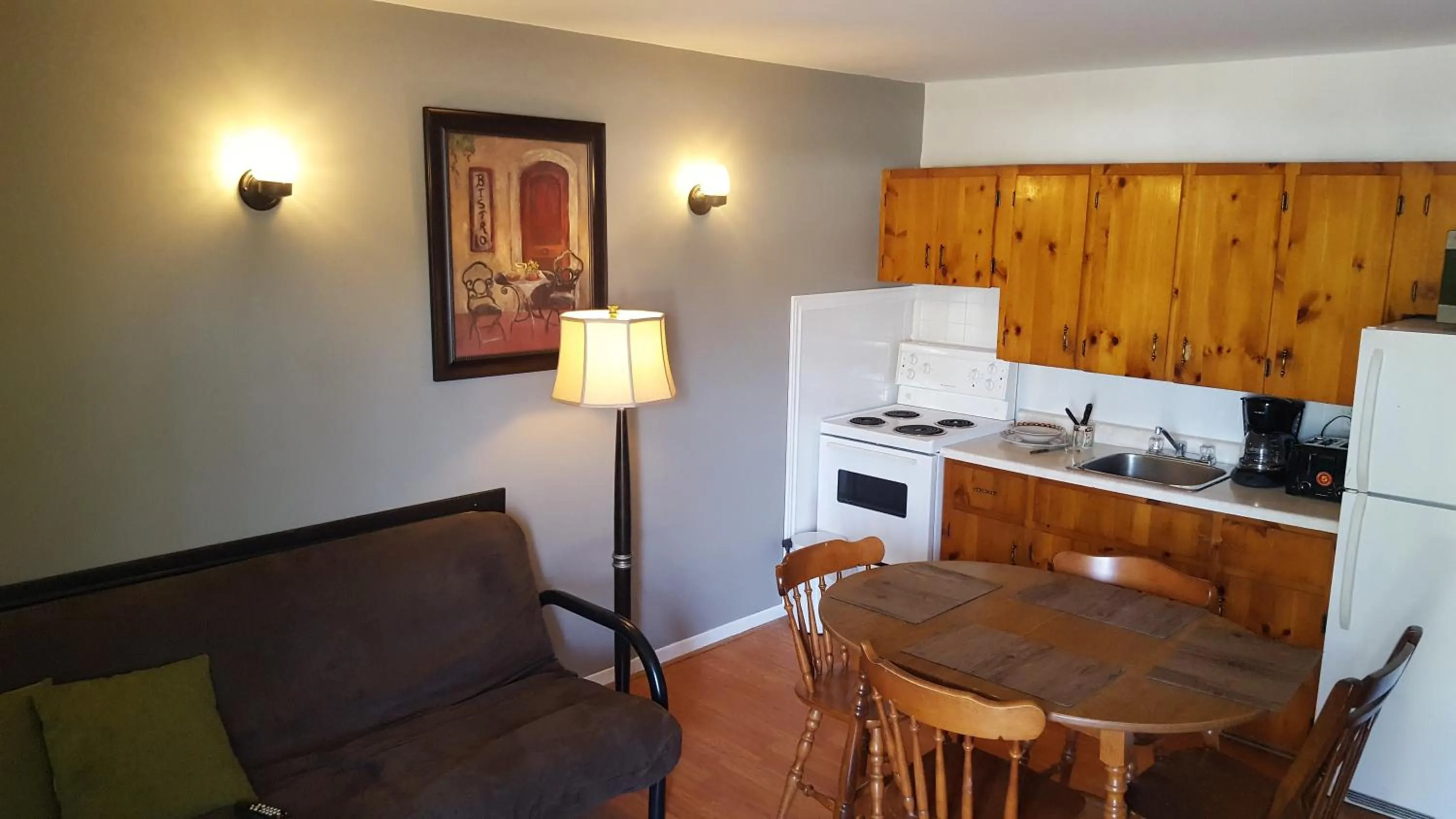 Kitchen or kitchenette in Greenside Motel