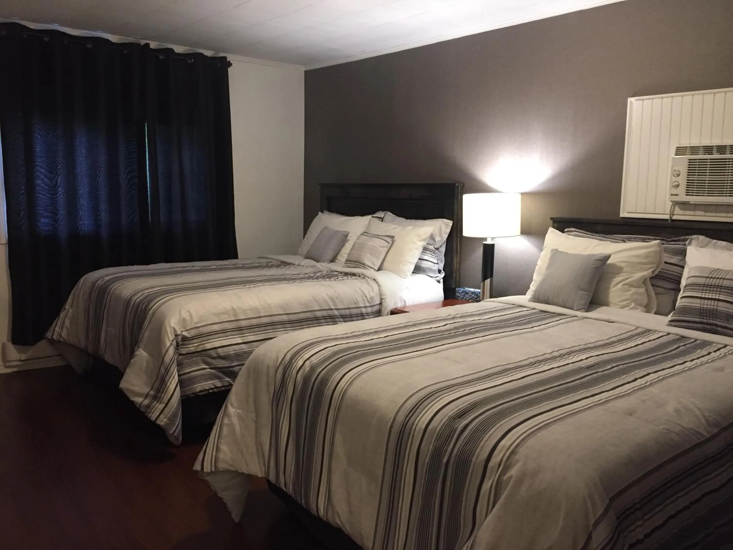 Bed in Greenside Motel