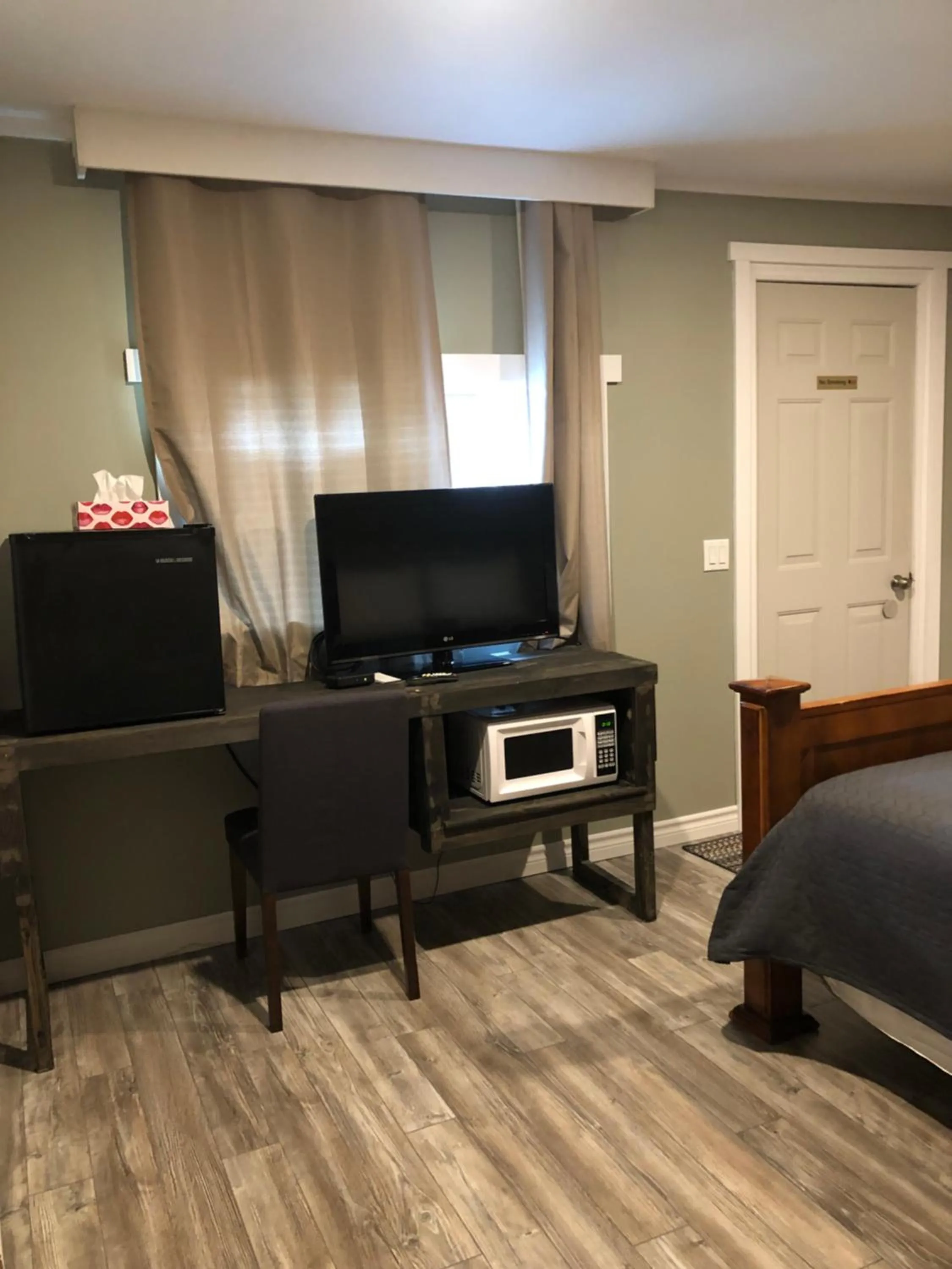 TV and multimedia in Greenside Motel