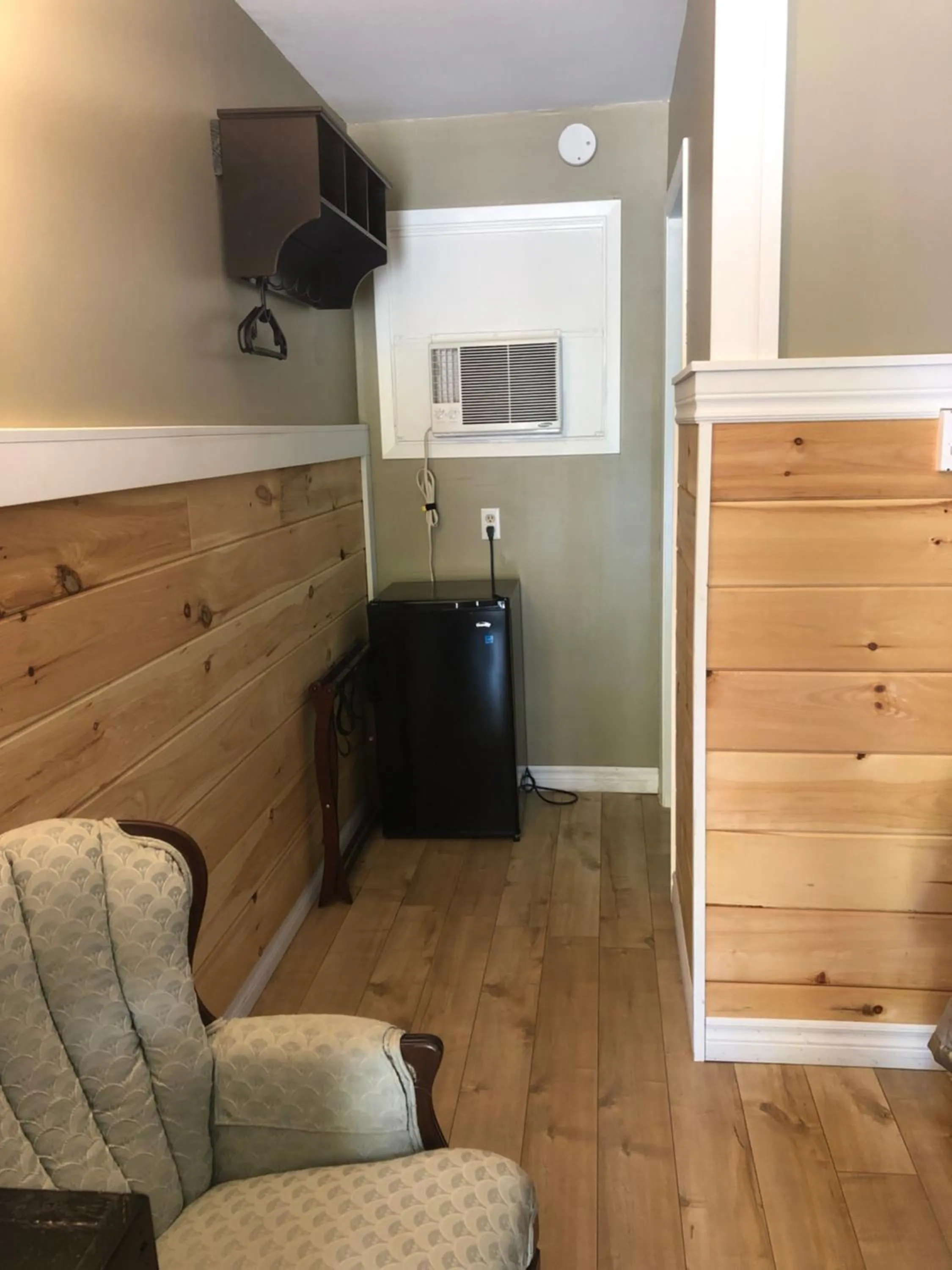 Seating area in Greenside Motel