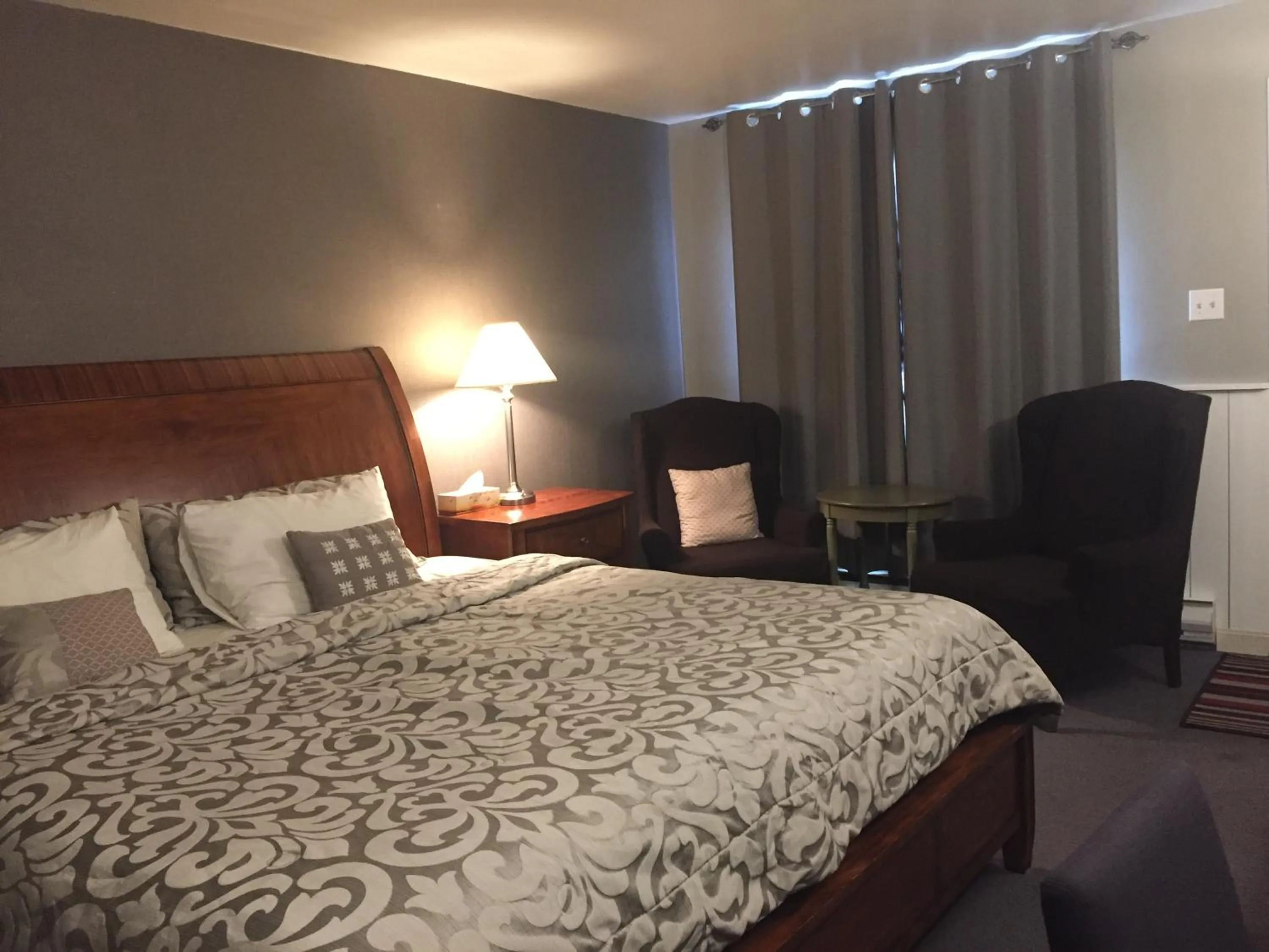 Bedroom, Bed in Greenside Motel