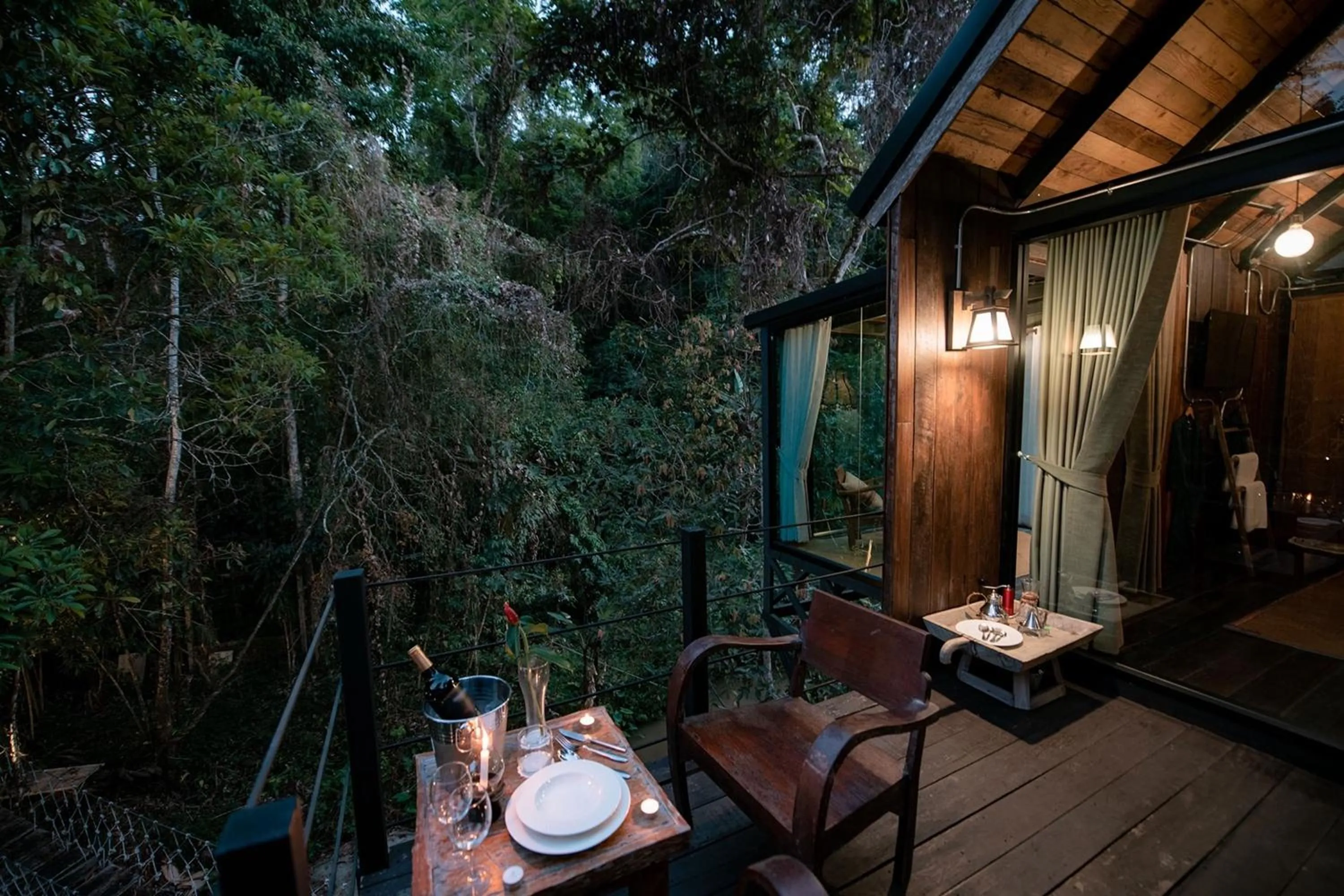 Dining area in Voraman Hut