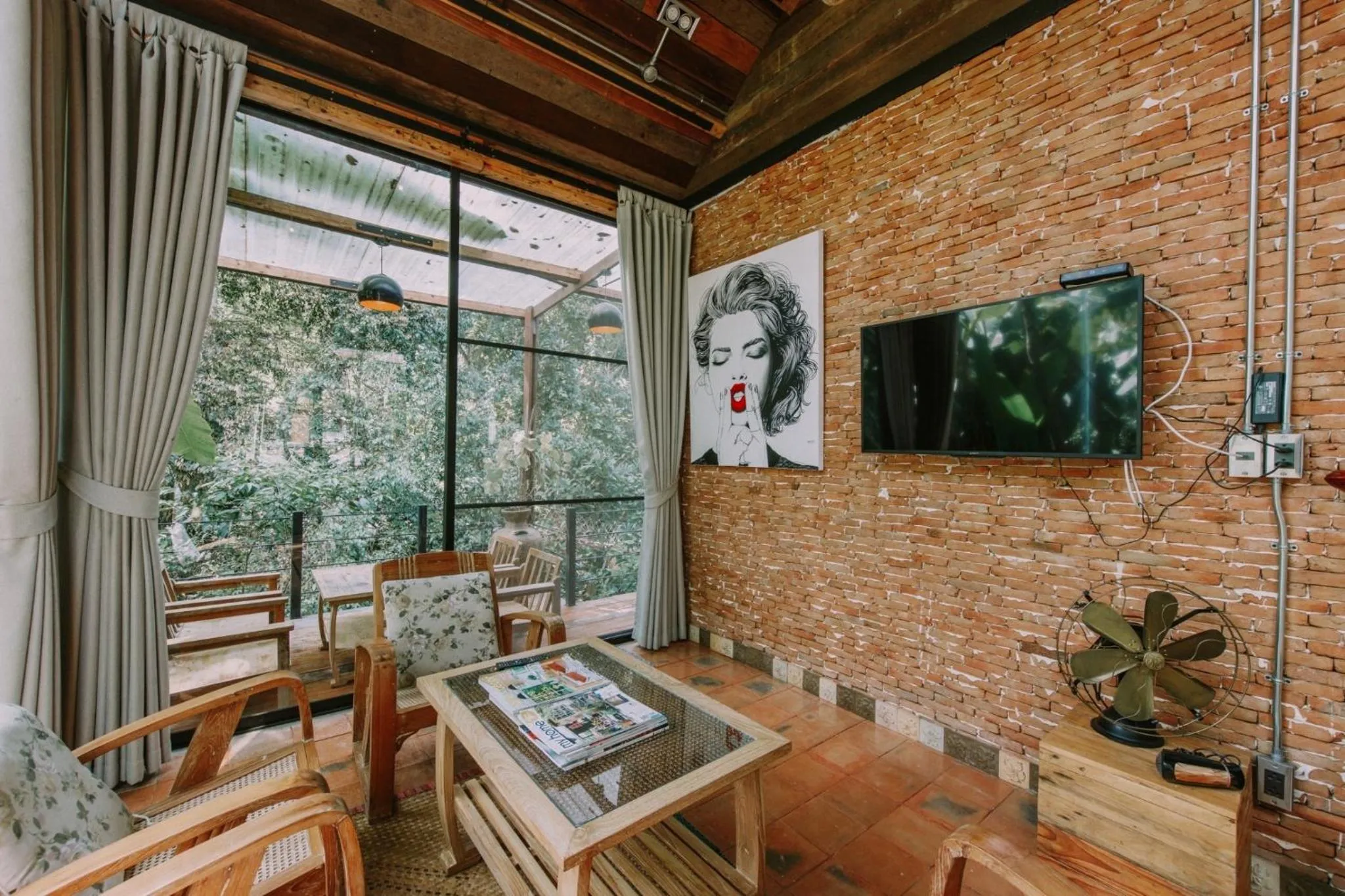 Living room in Voraman Hut