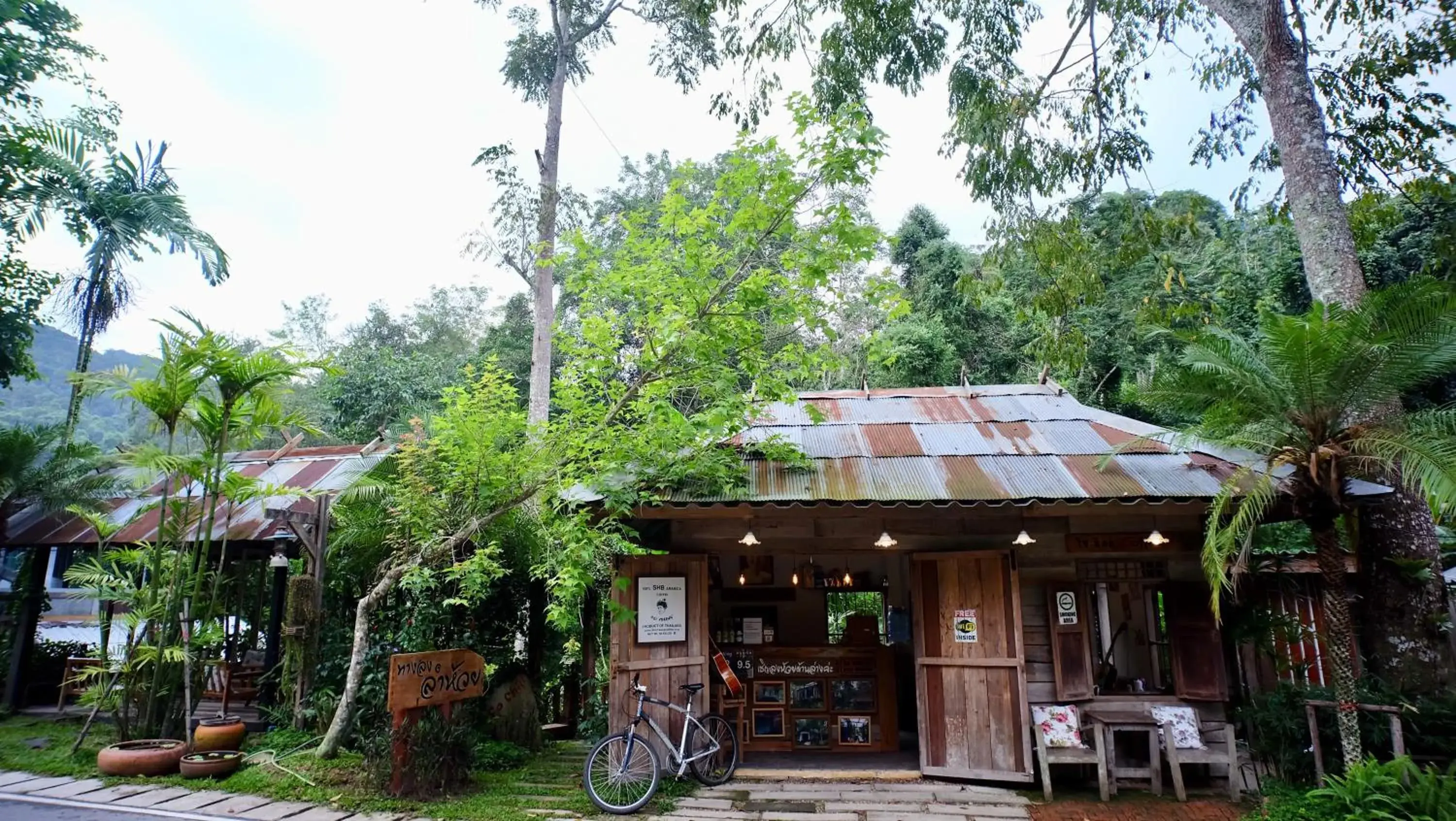 Property building in Voraman Hut Property building in Voraman Hut