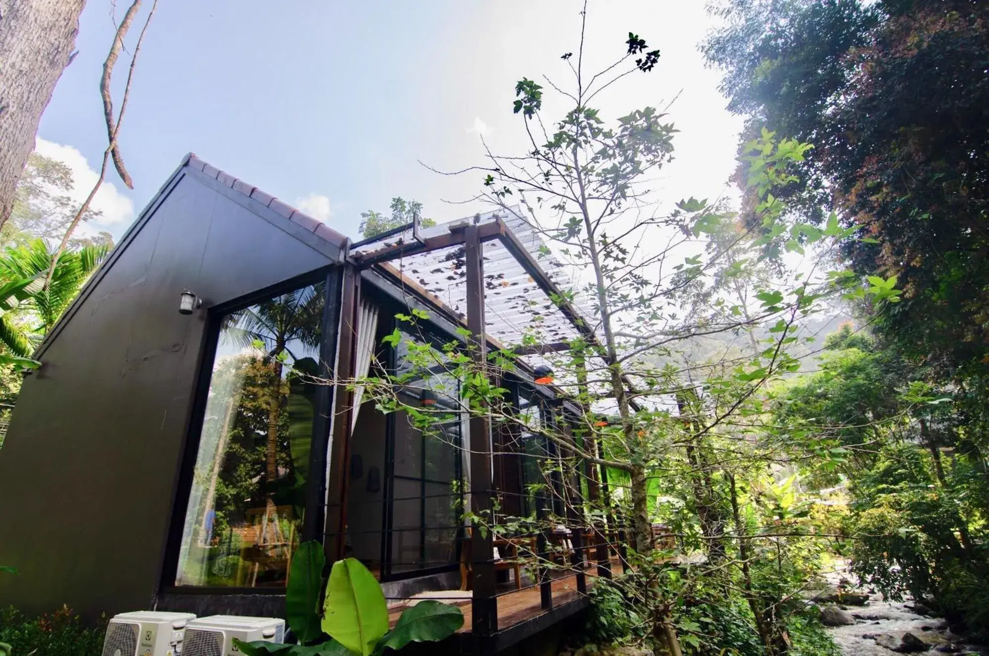 Property building in Voraman Hut Property building in Voraman Hut