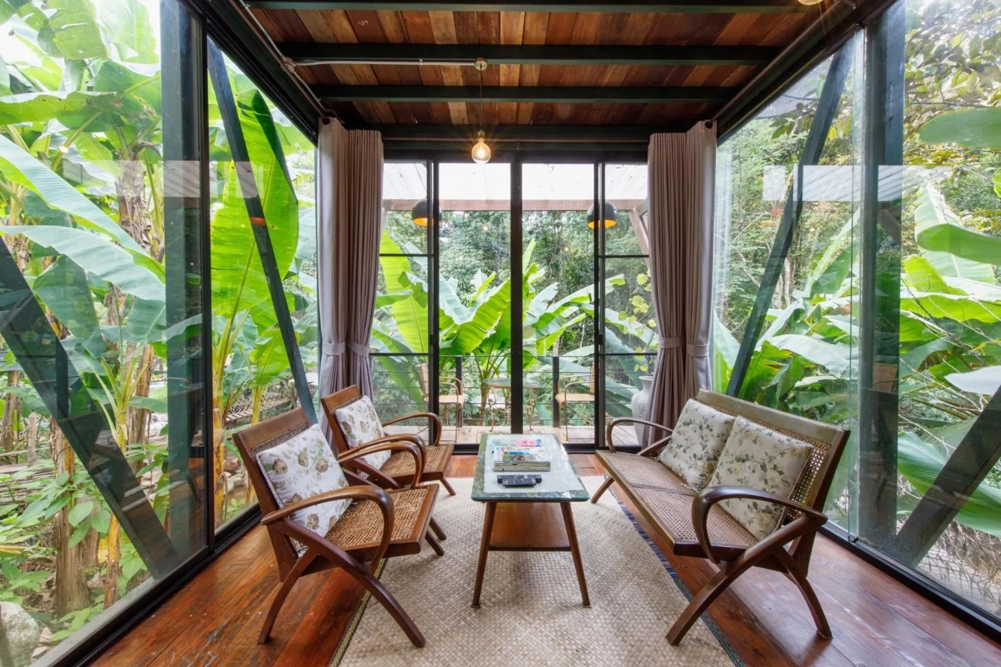 Seating area in Voraman Hut