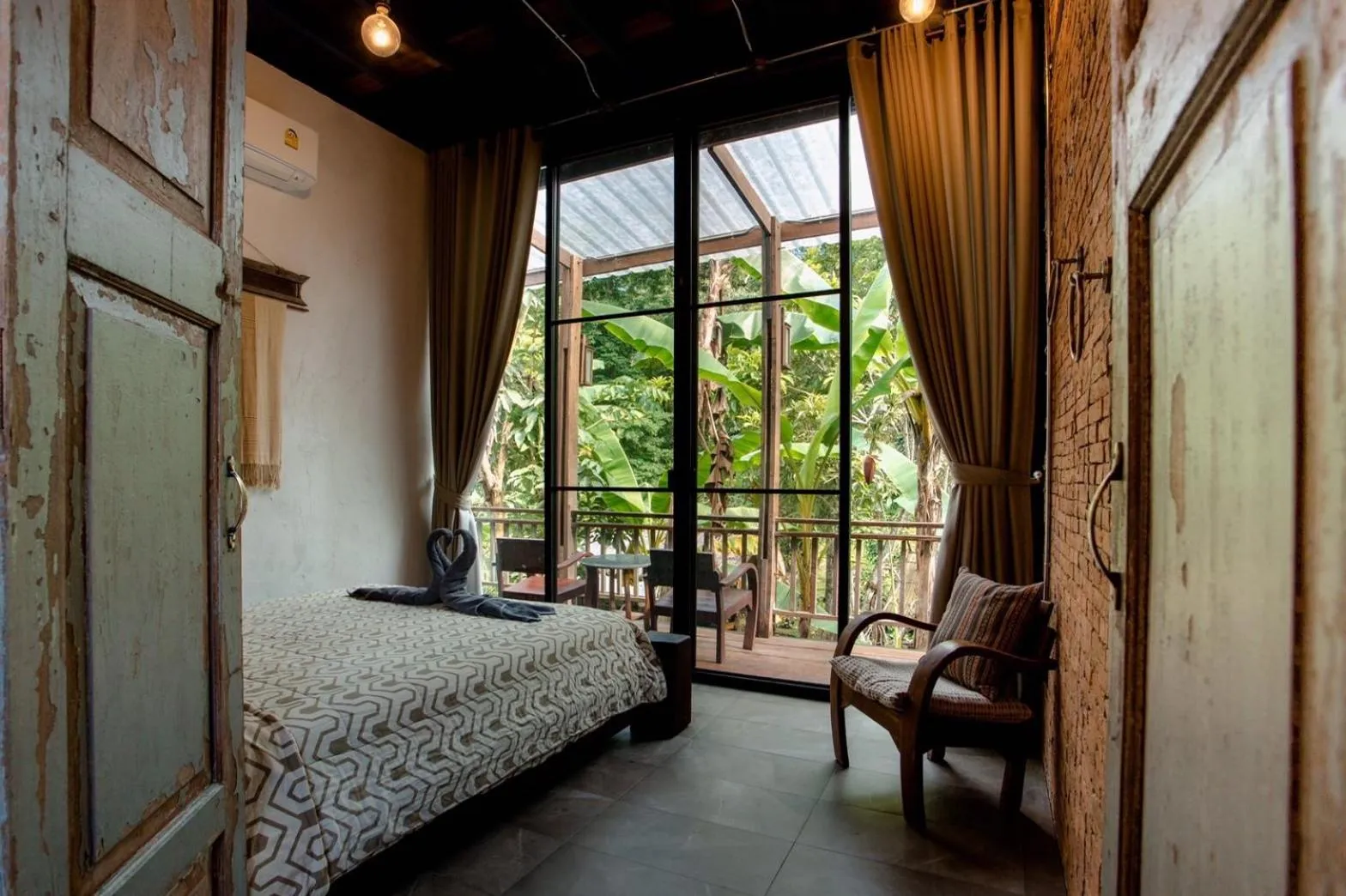 Bedroom, Bed in Voraman Hut