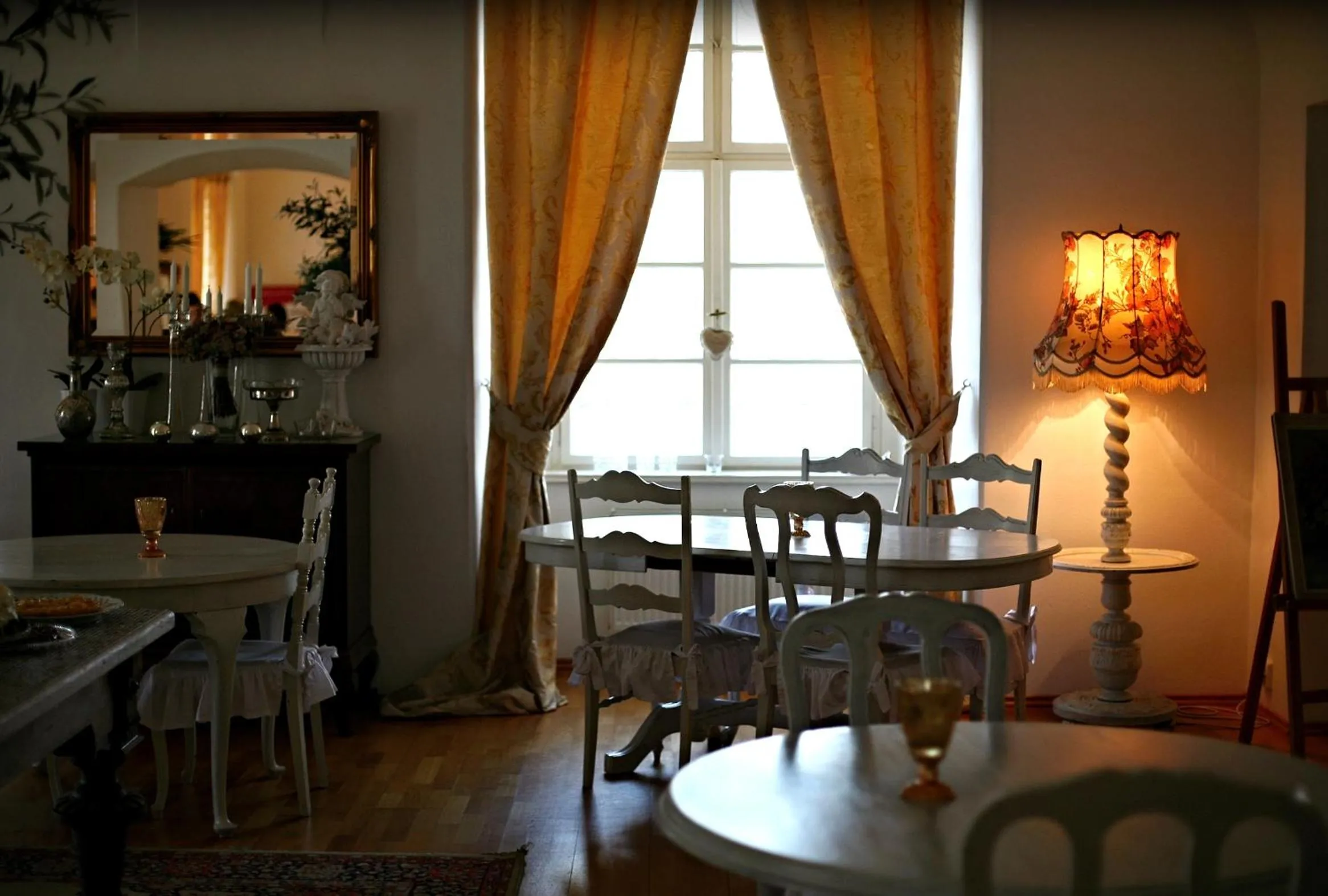 Restaurant/places to eat in Zámek Napajedla