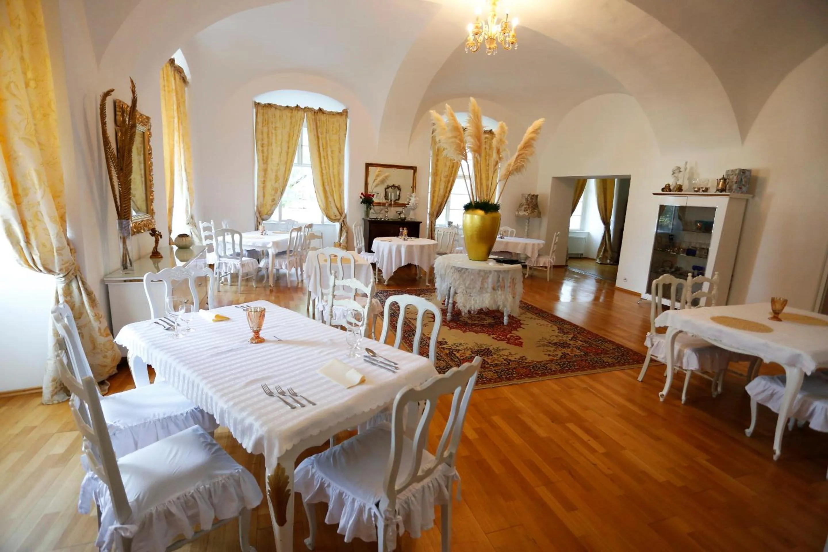 Restaurant/places to eat in Zámek Napajedla