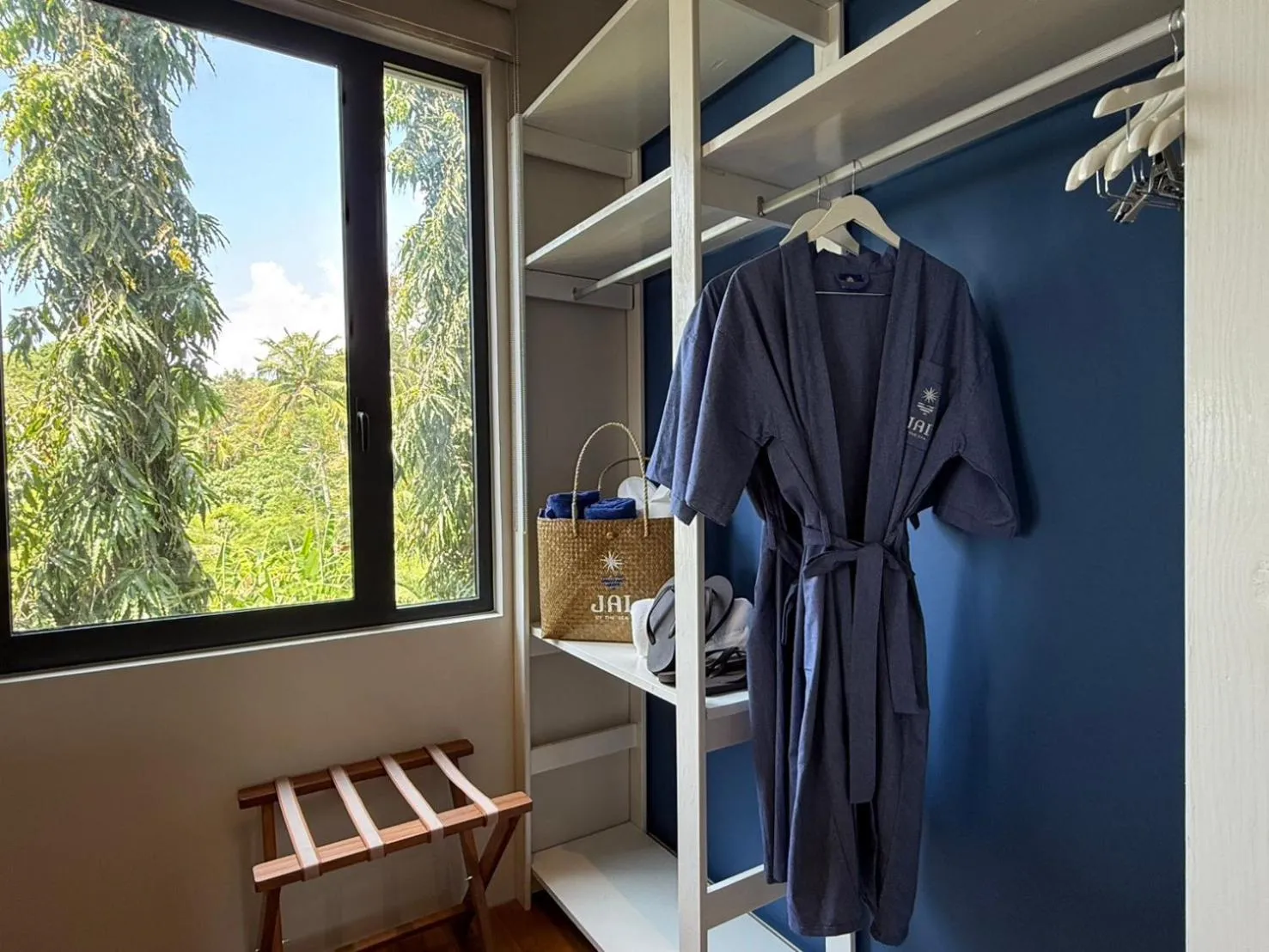 wardrobe in Baan Jai Dee Beach Front Hotel