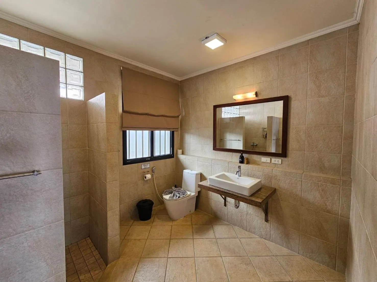 Toilet in Baan Jai Dee Beach Front Hotel