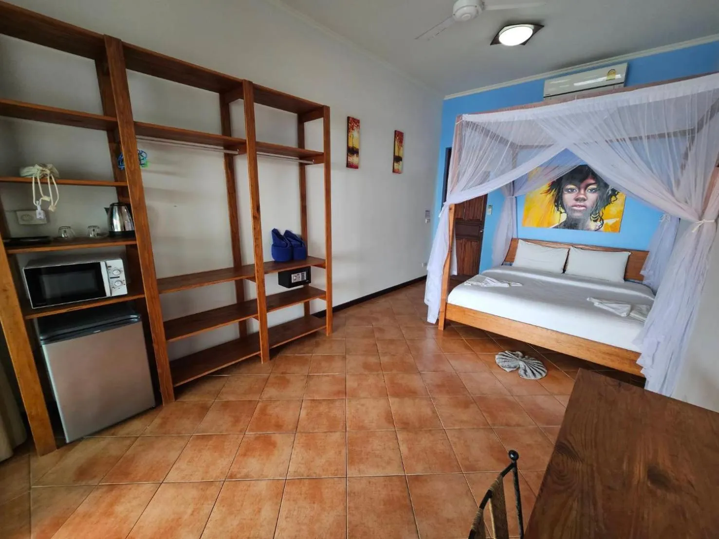 Bed in Baan Jai Dee Beach Front Hotel