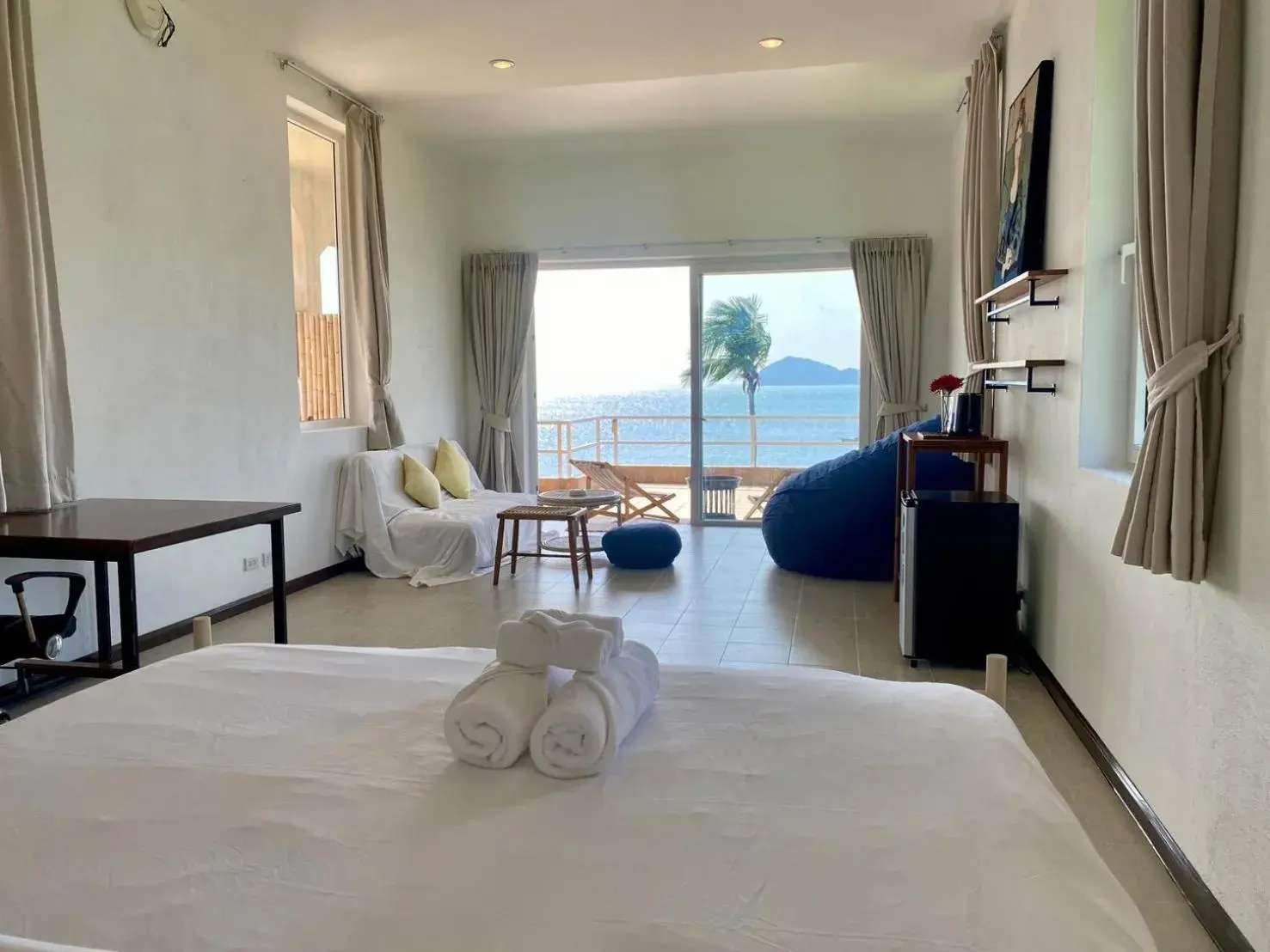 Junior Suite with Ocean View in Baan Jai Dee Beach Front Hotel Junior Suite with Ocean View in Baan Jai Dee Beach Front Hotel