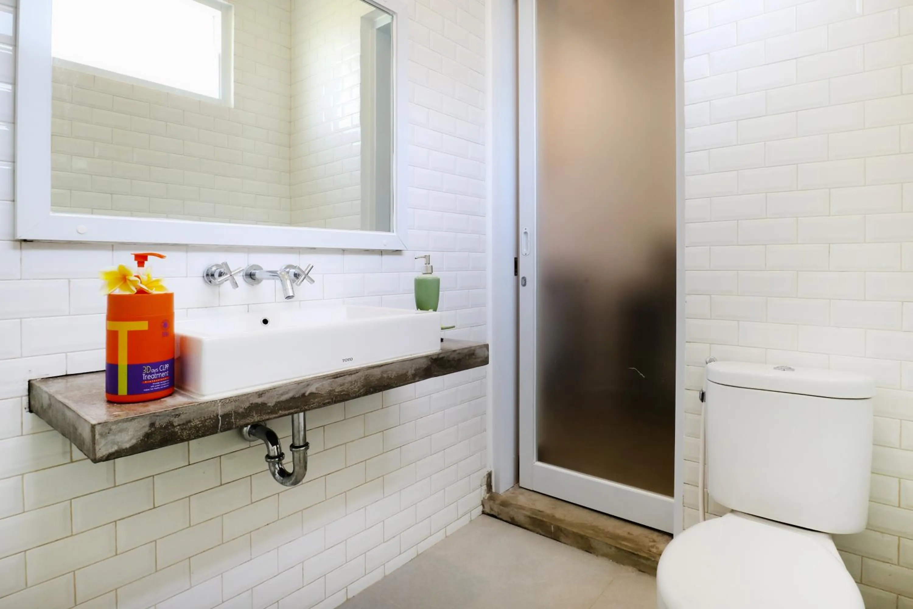 Bathroom in Margarita Surf Hostel Canggu