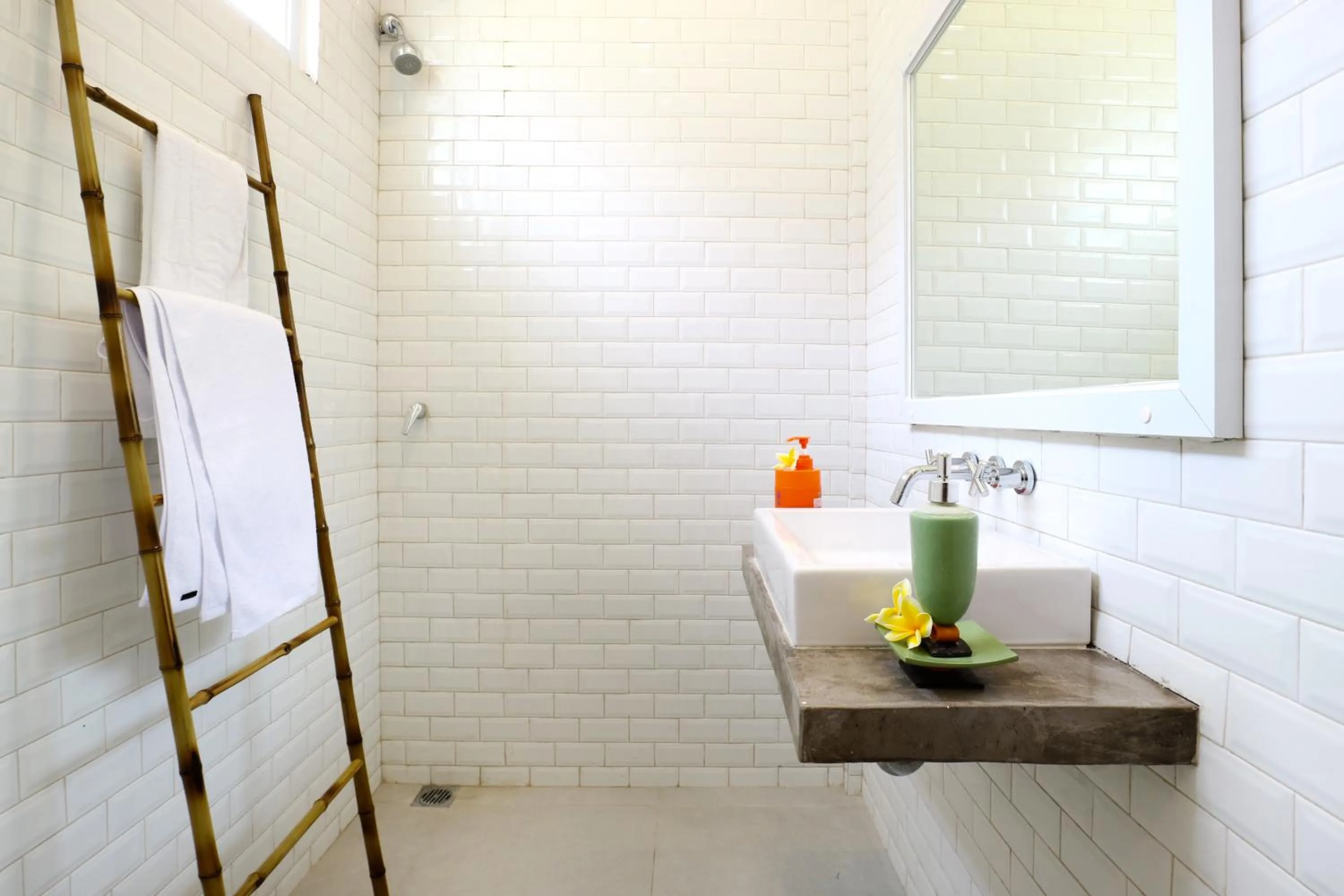 Shower in Margarita Surf Hostel Canggu