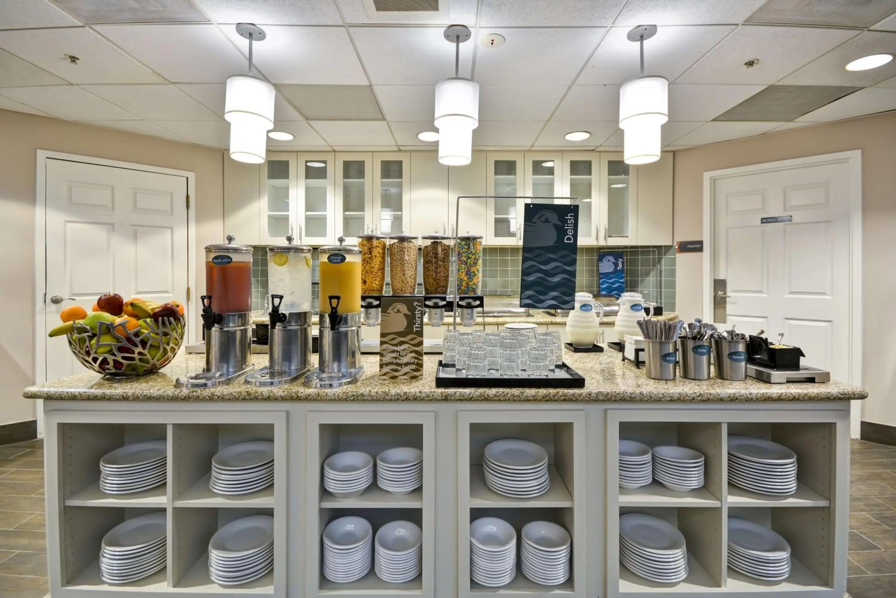 Food and drinks in Homewood Suites Dulles-International Airport