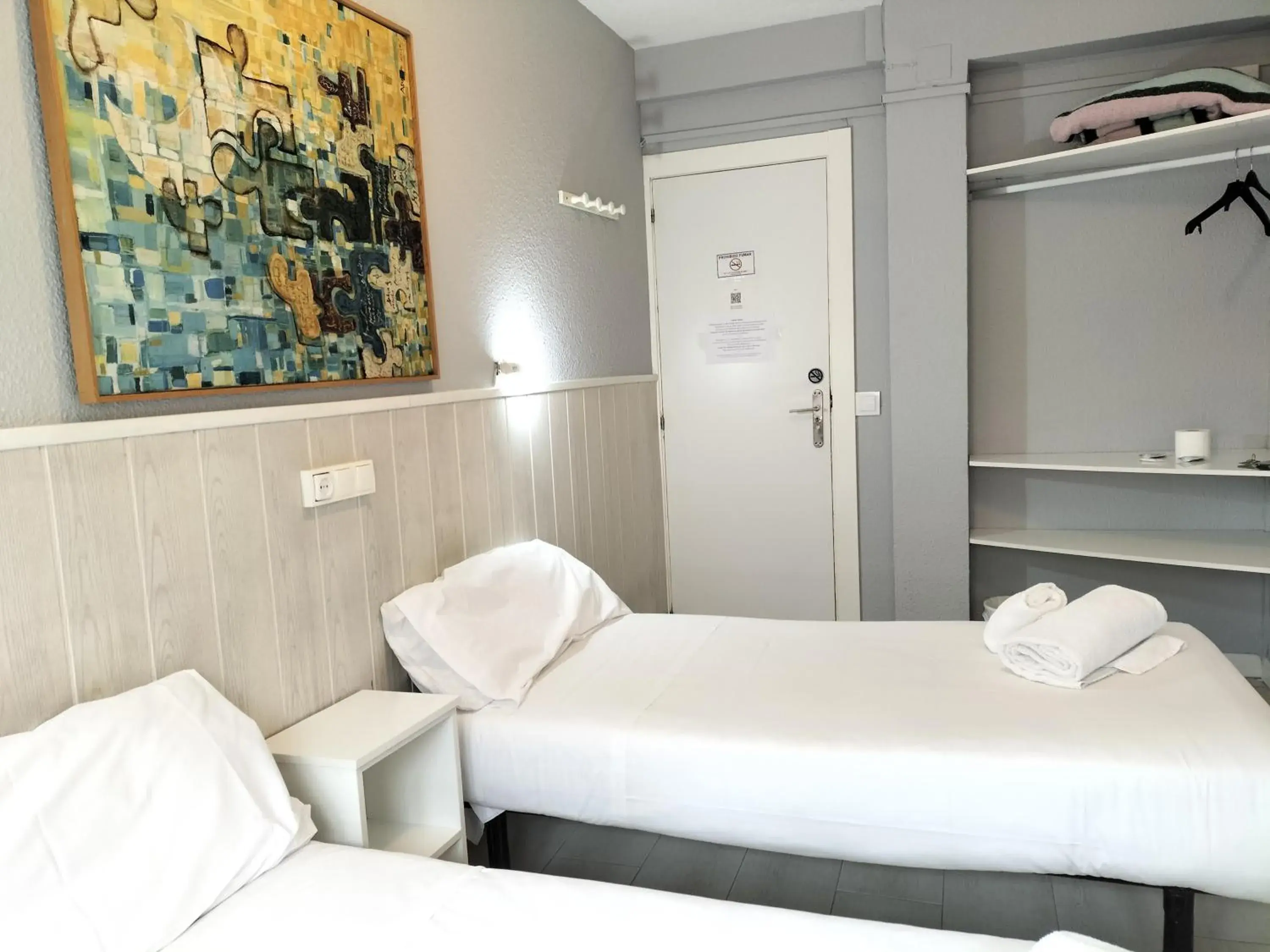 Twin Room with Shared Bathroom in Hostal Albero by gaiarooms Twin Room with Shared Bathroom in Hostal Albero by gaiarooms