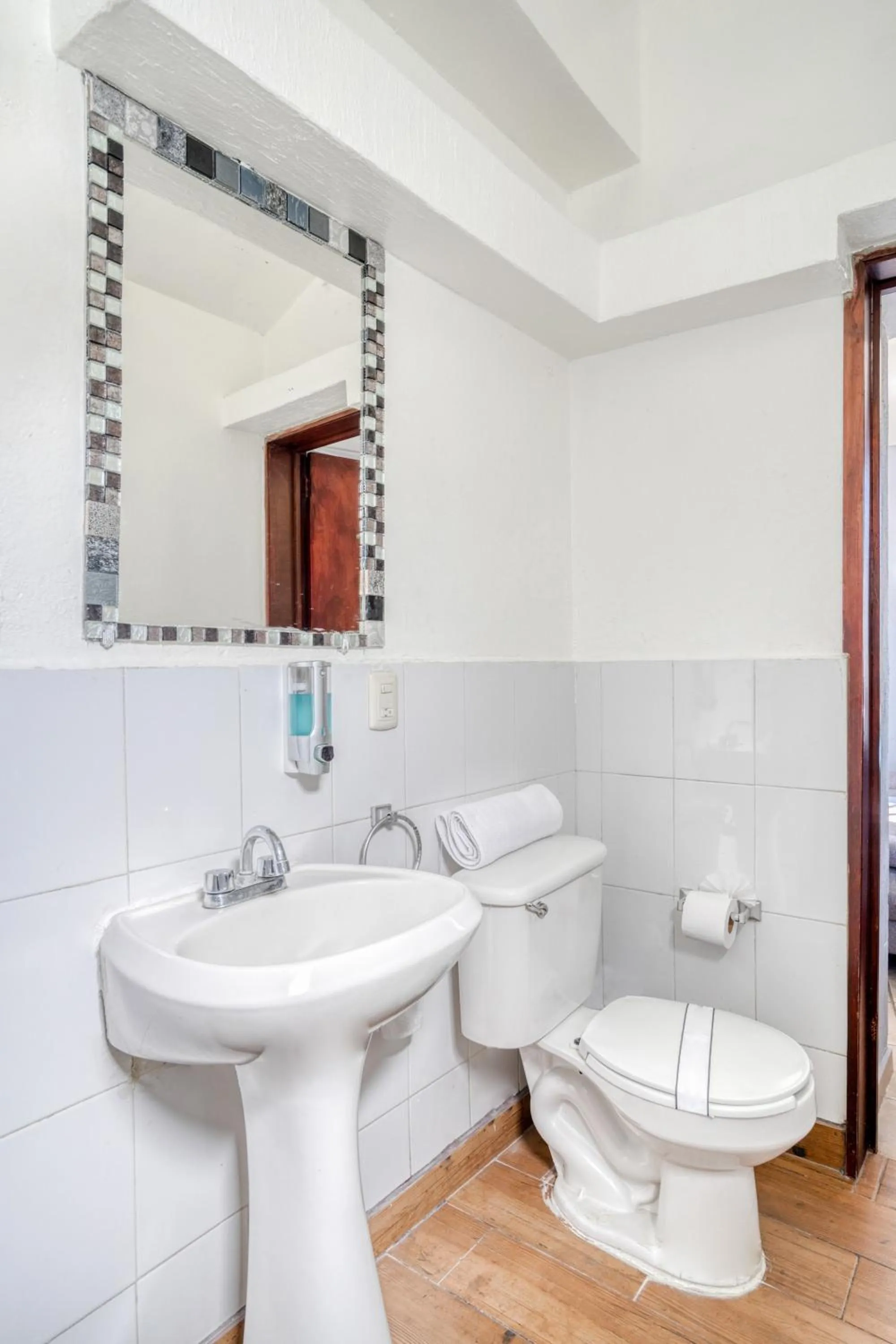 Bathroom in Guadalajara Express Tonala