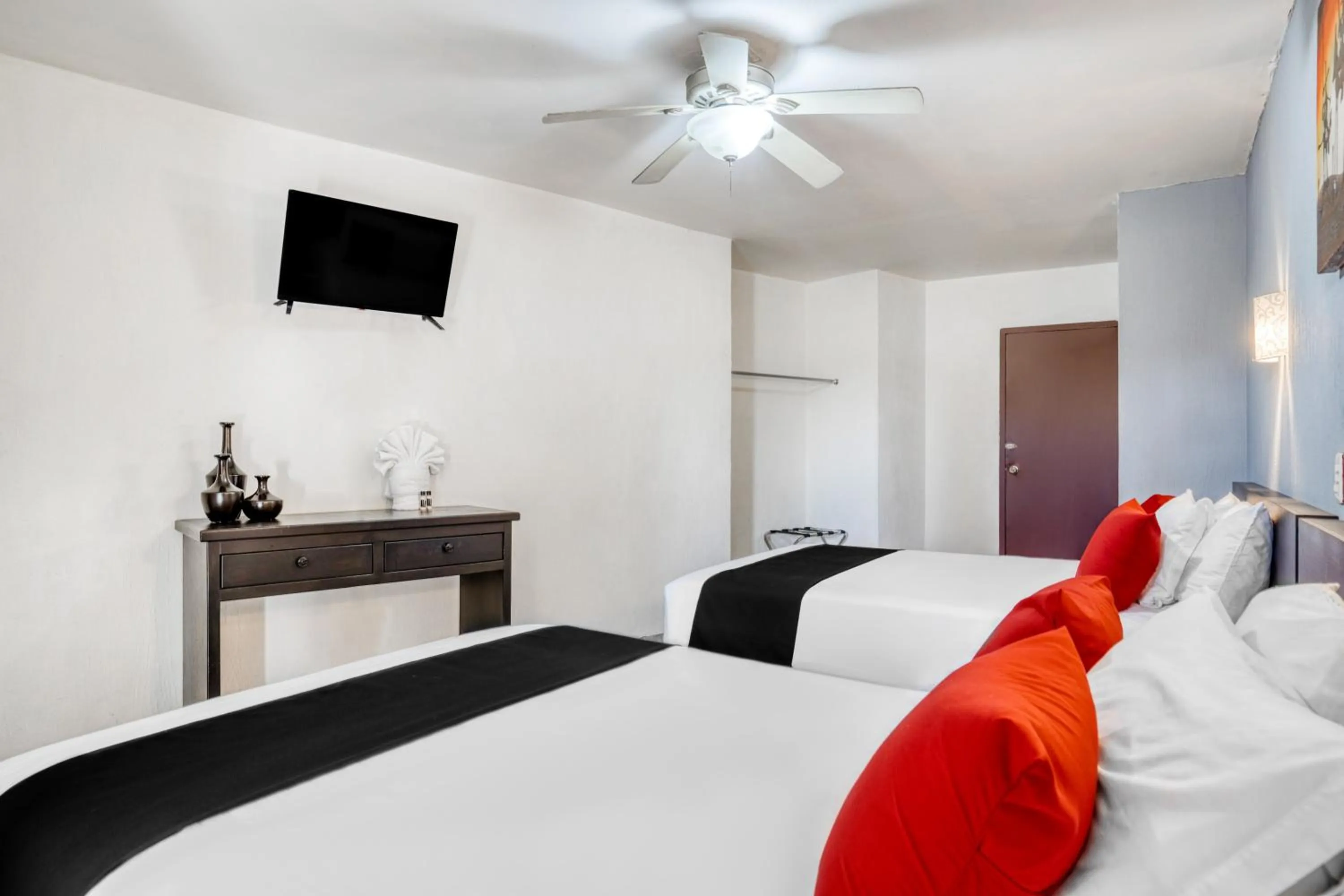 Photo of the whole room, Bed in Guadalajara Express Tonala