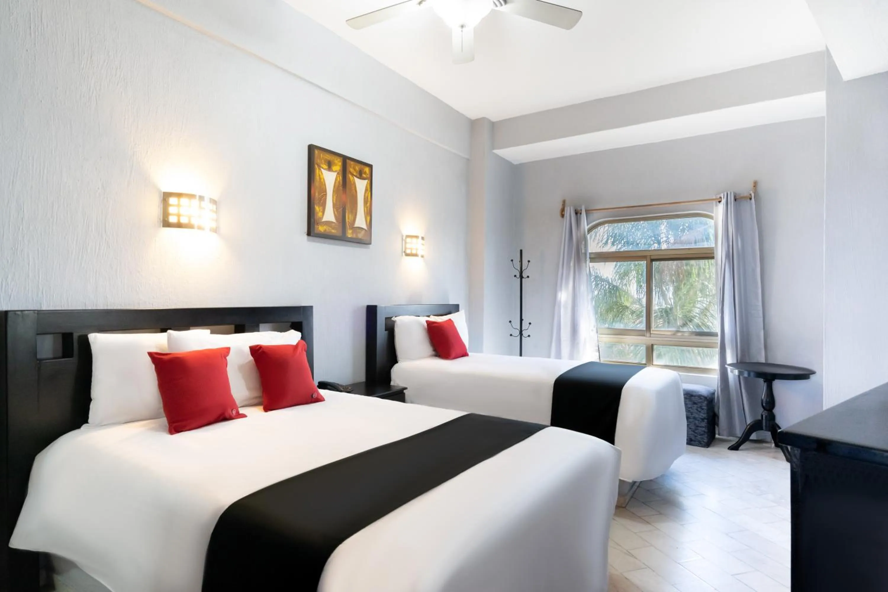 Photo of the whole room, Bed in Guadalajara Express Tonala