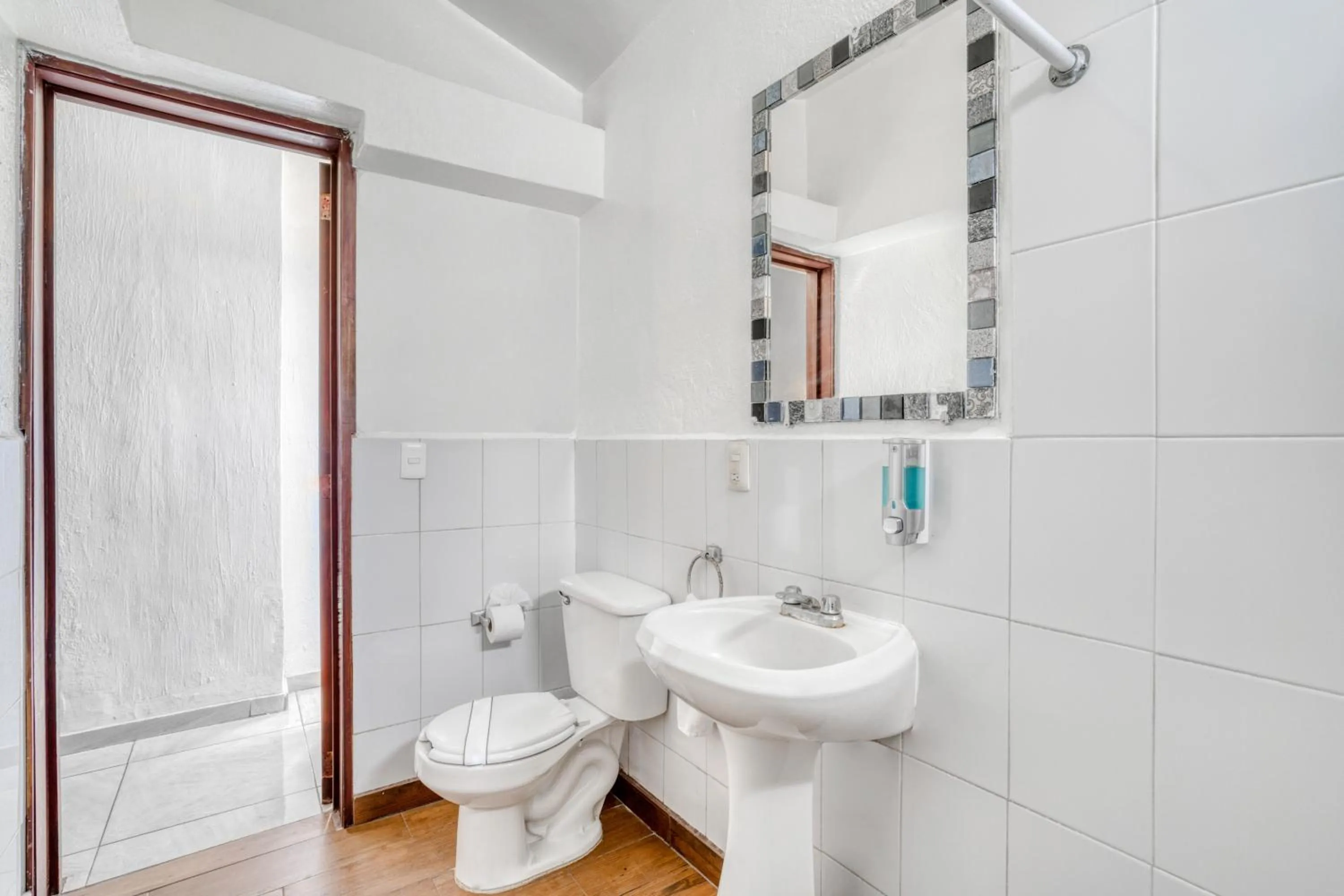 Bathroom in Guadalajara Express Tonala