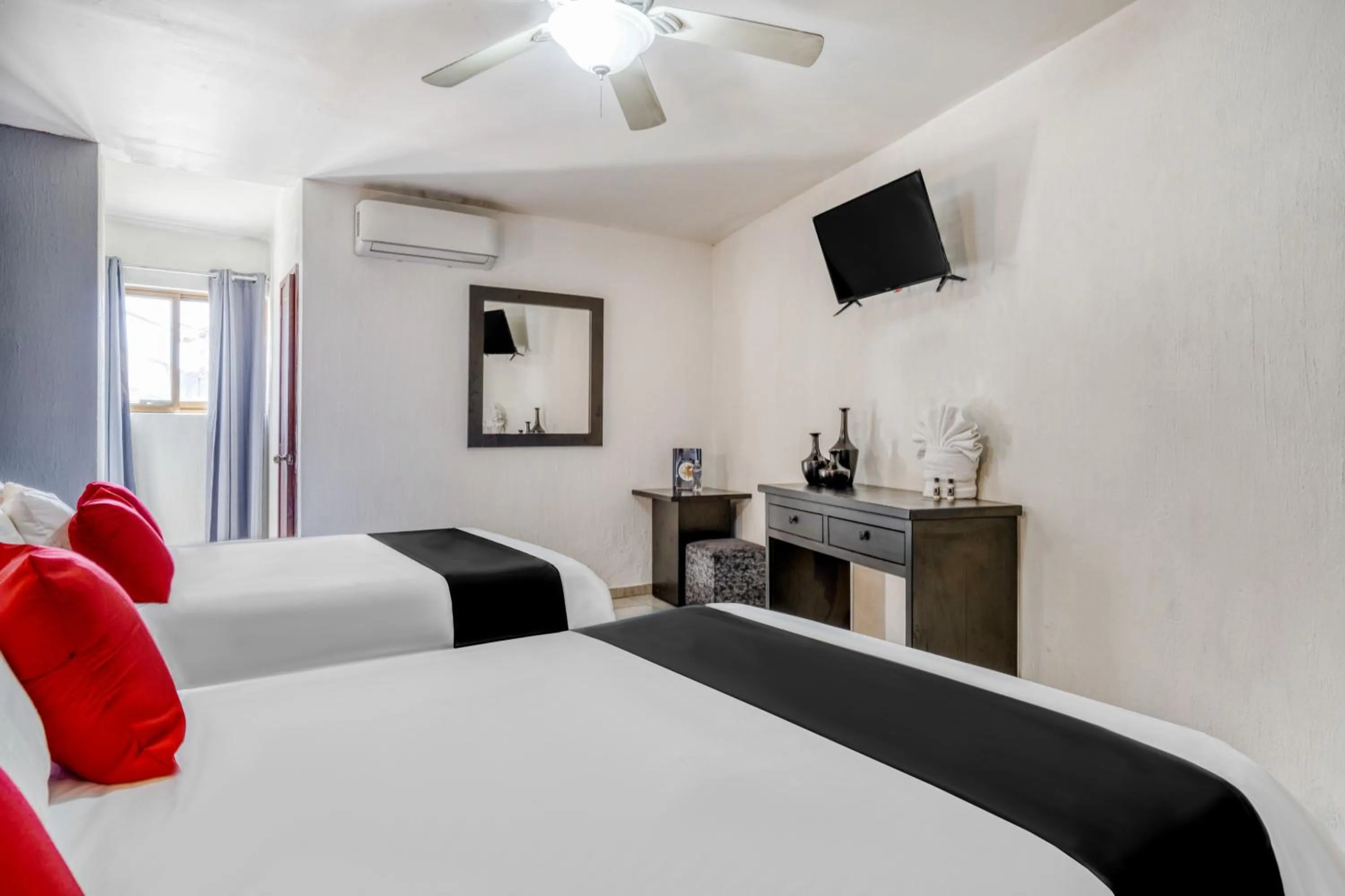 Photo of the whole room, Bed in Guadalajara Express Tonala