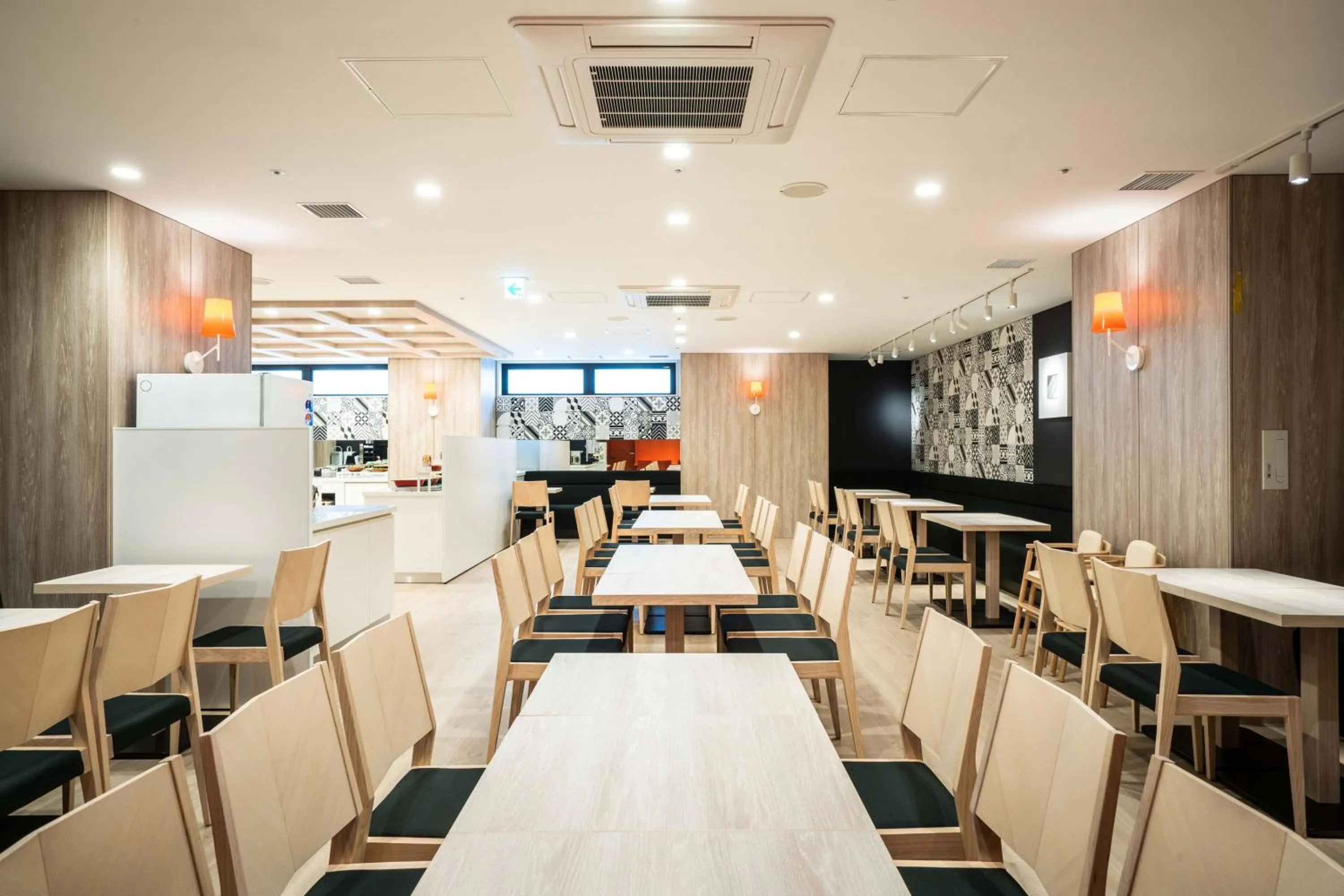 Restaurant/places to eat in Vessel Inn Chiba Station