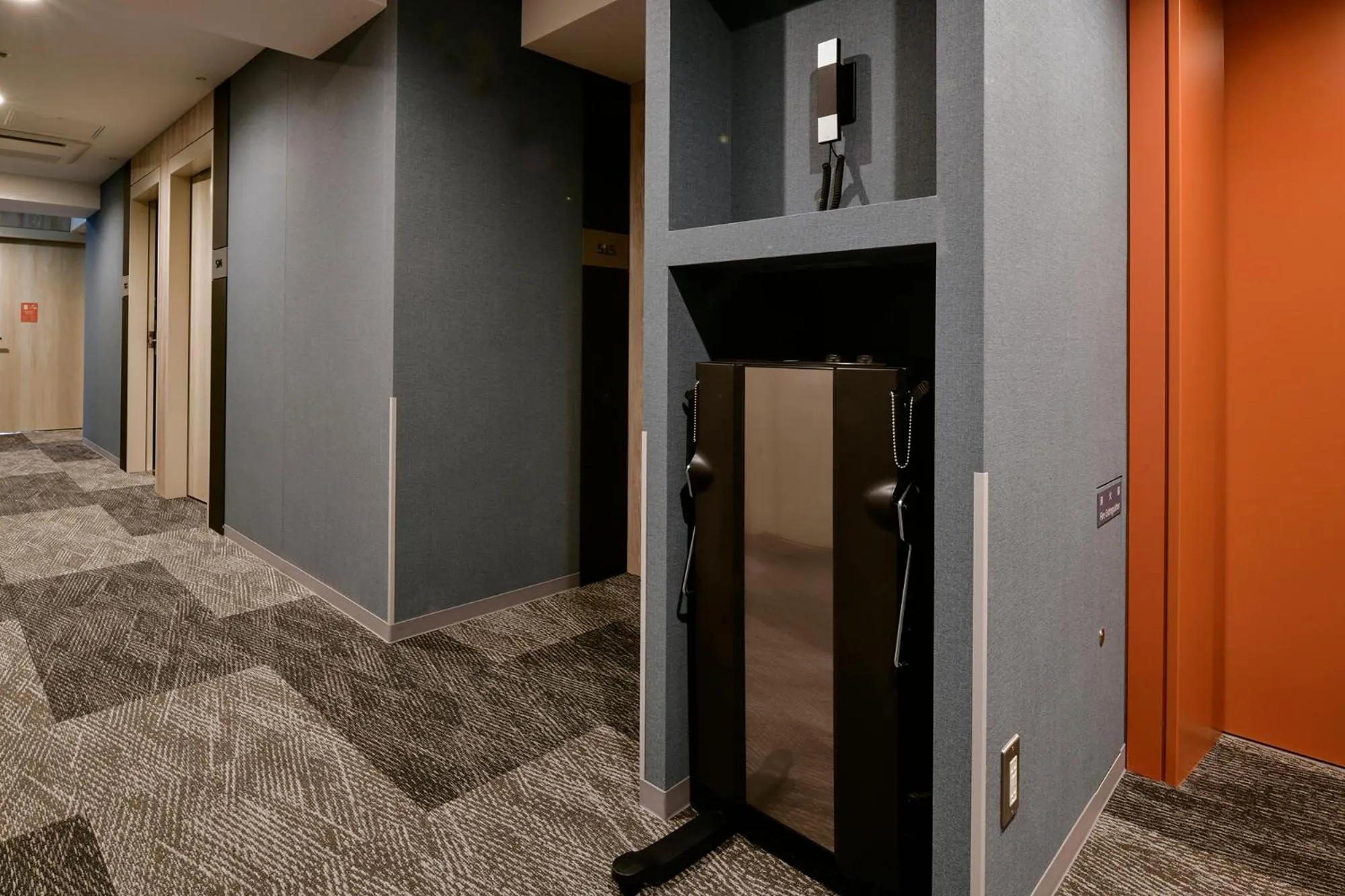 trouser press in Vessel Inn Chiba Station