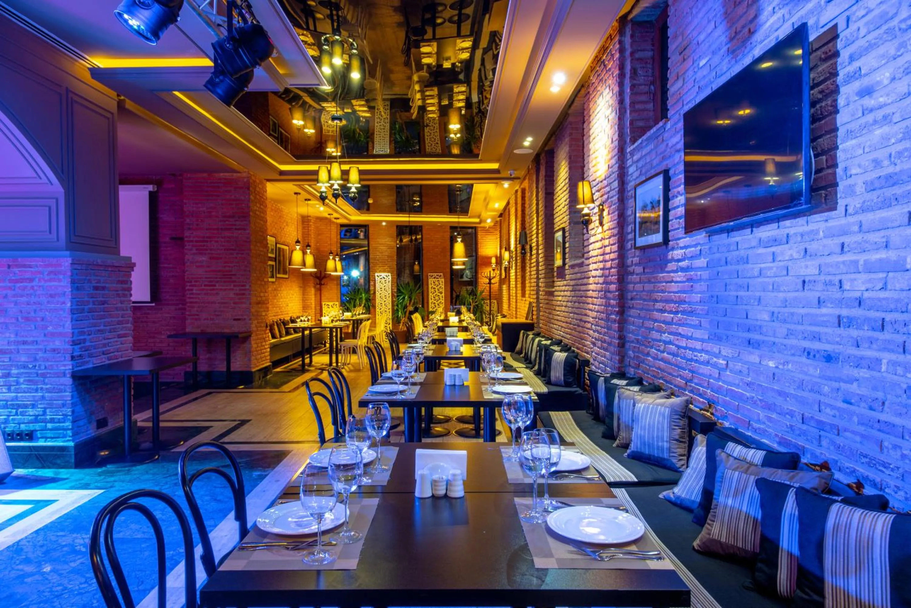 Restaurant/places to eat in Orbi Palace Hotel Official