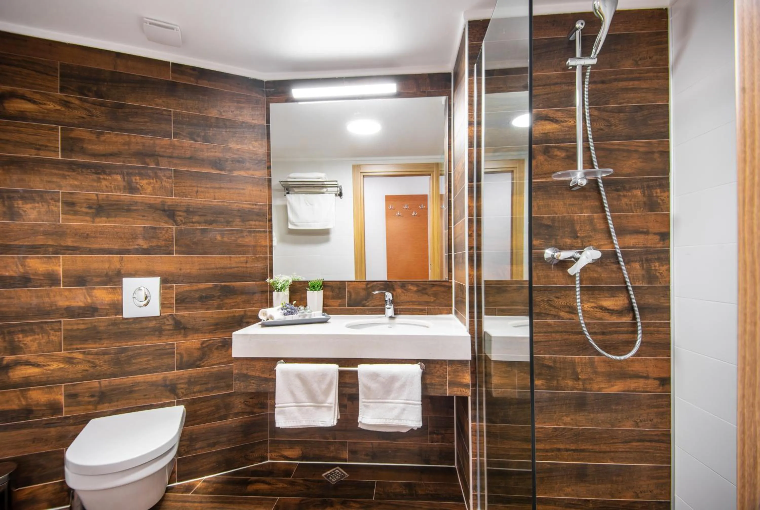 Shower in Orbi Palace Hotel Official