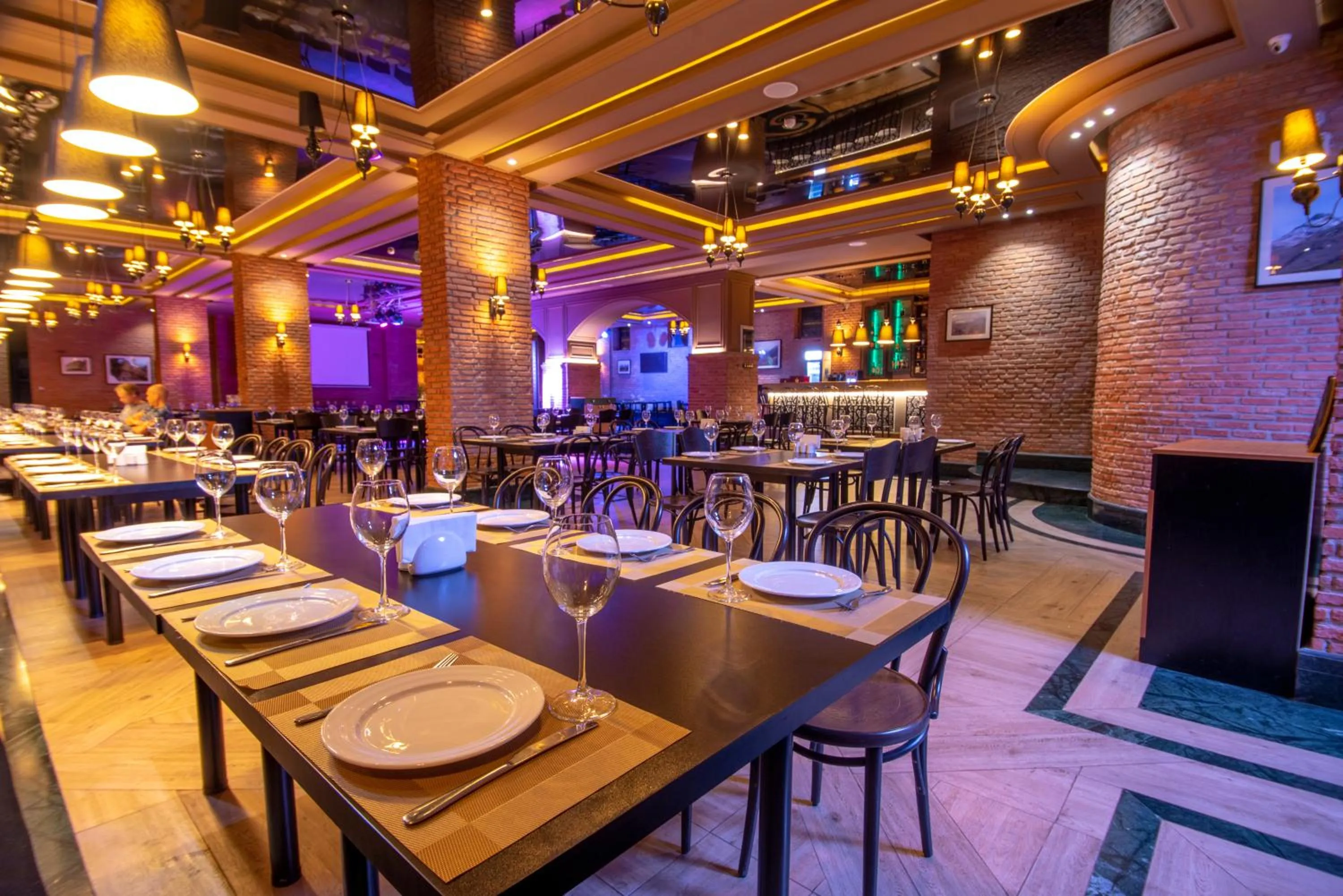 Restaurant/places to eat in Orbi Palace Hotel Official