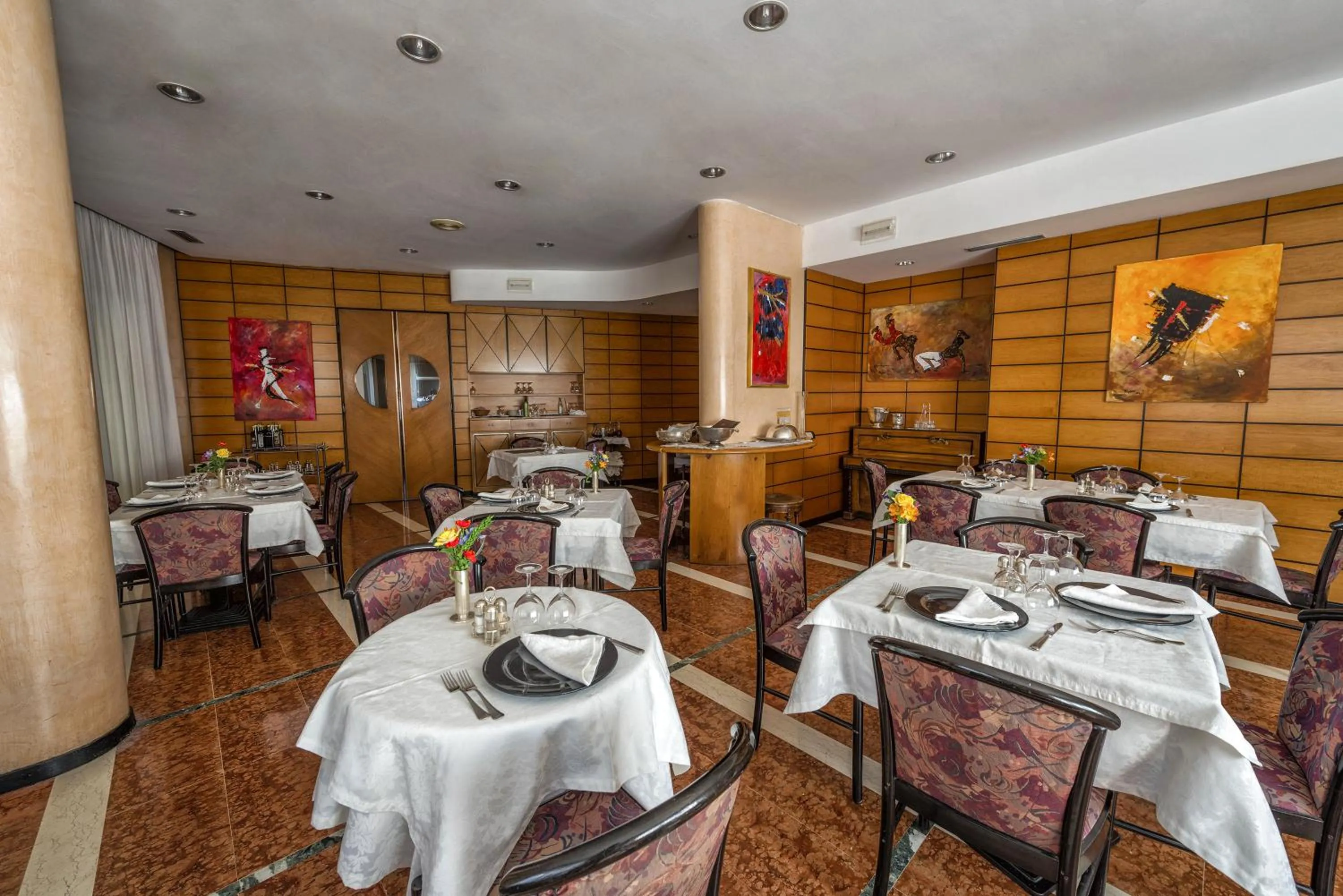 Restaurant/places to eat in Hotel Drago