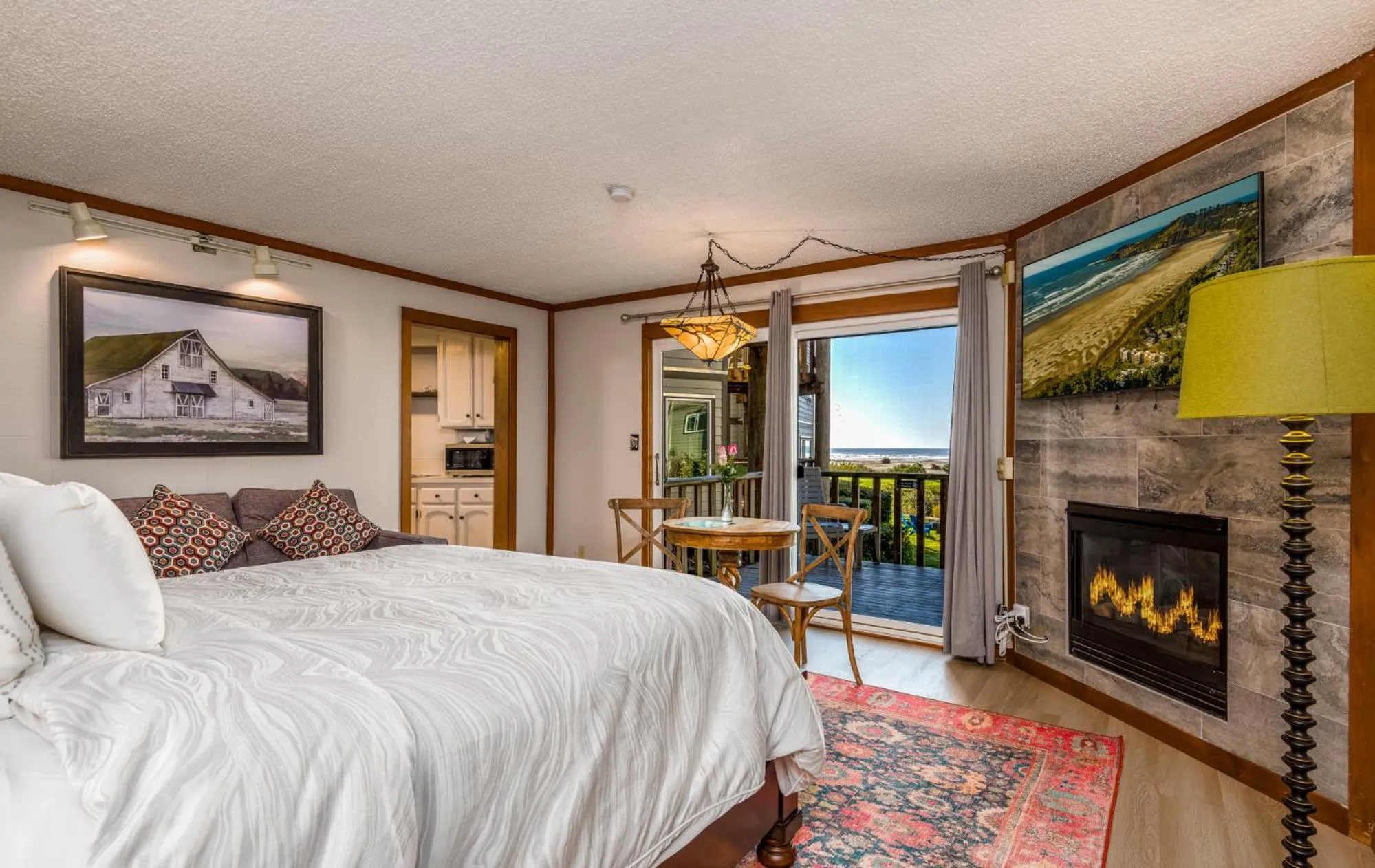 Bed in Little Creek Cove Beach Resort