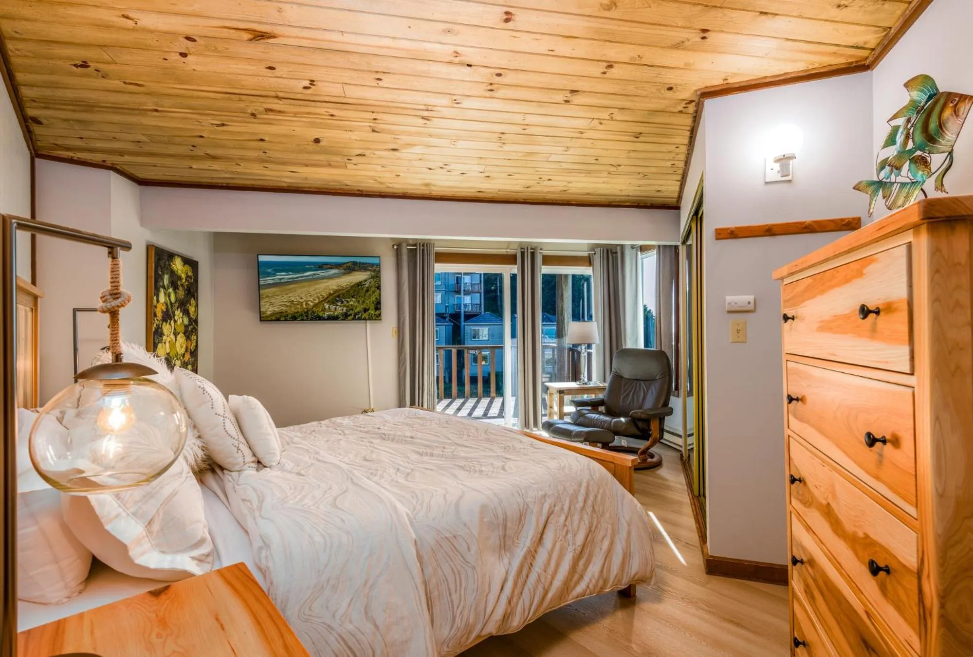 Bed in Little Creek Cove Beach Resort