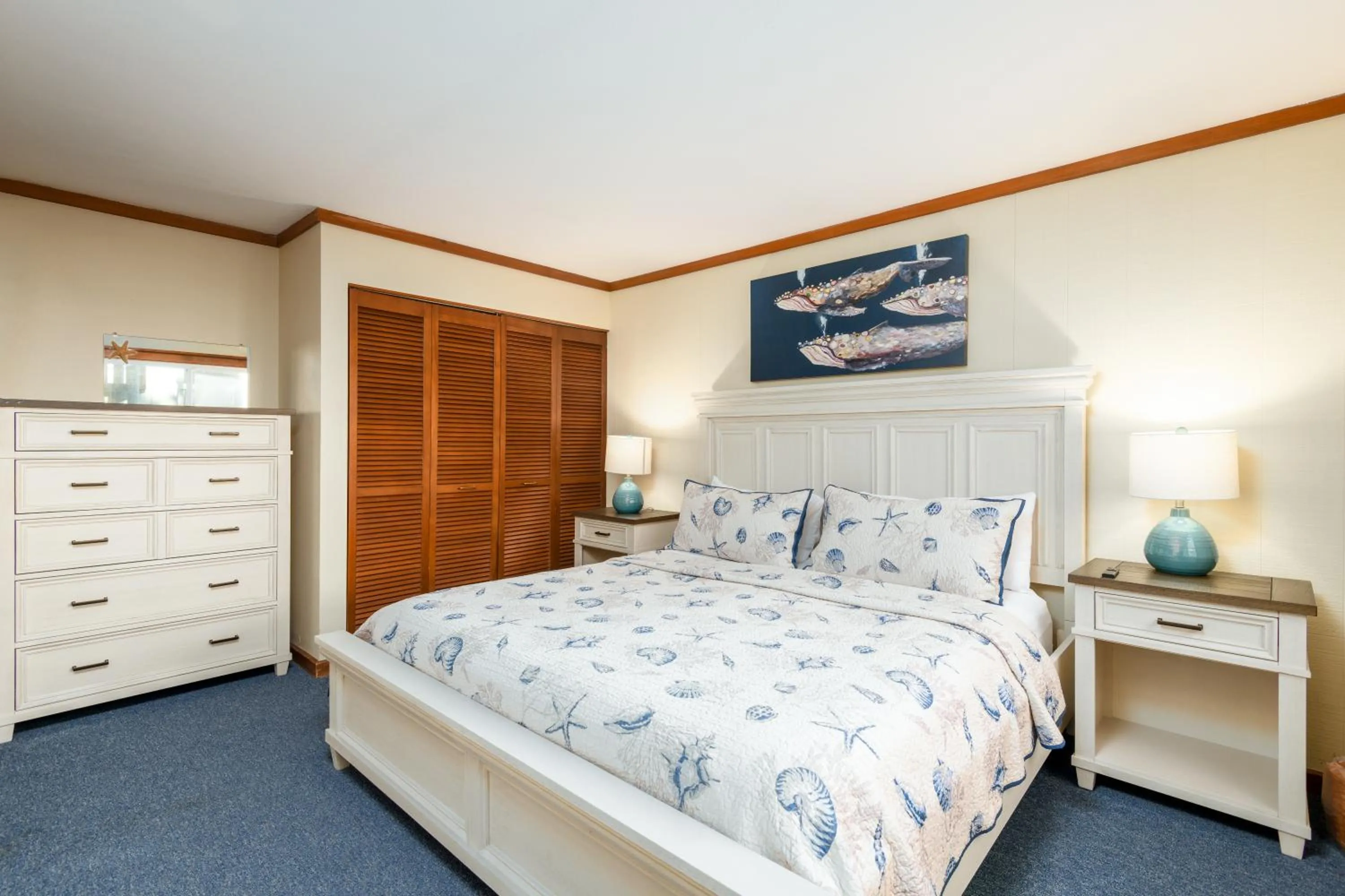 Bed in Little Creek Cove Beach Resort