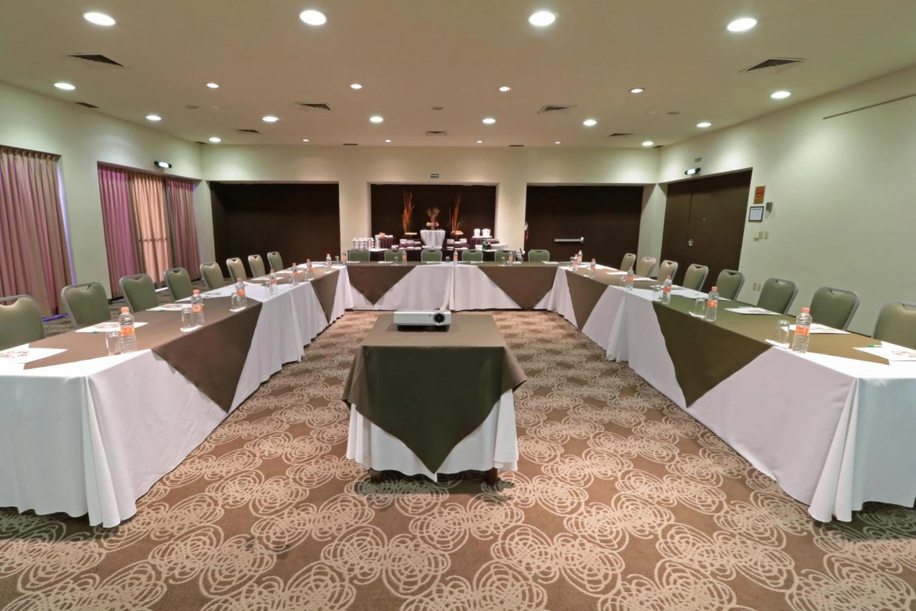 Meeting/conference room in Holiday Inn Monterrey Norte by IHG