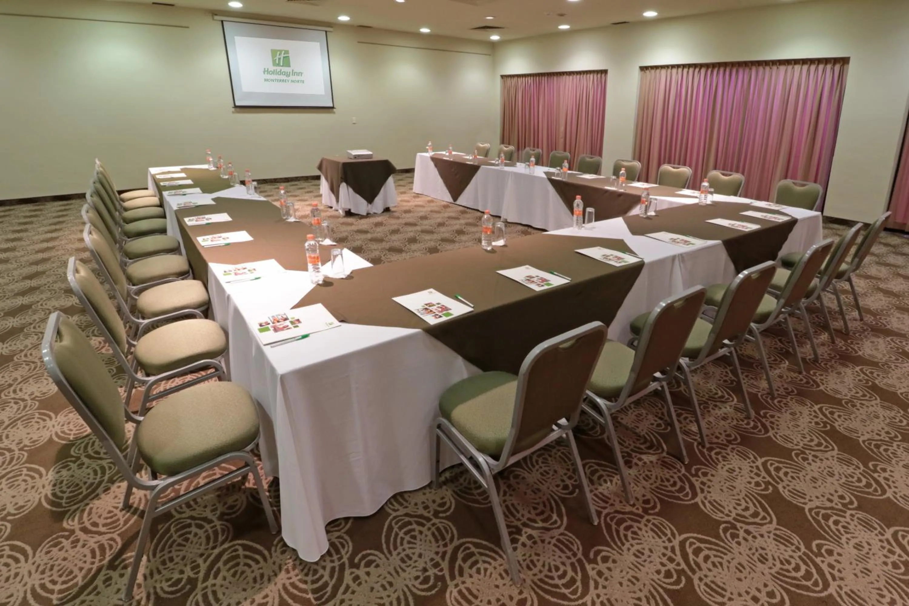 Meeting/conference room in Holiday Inn Monterrey Norte by IHG