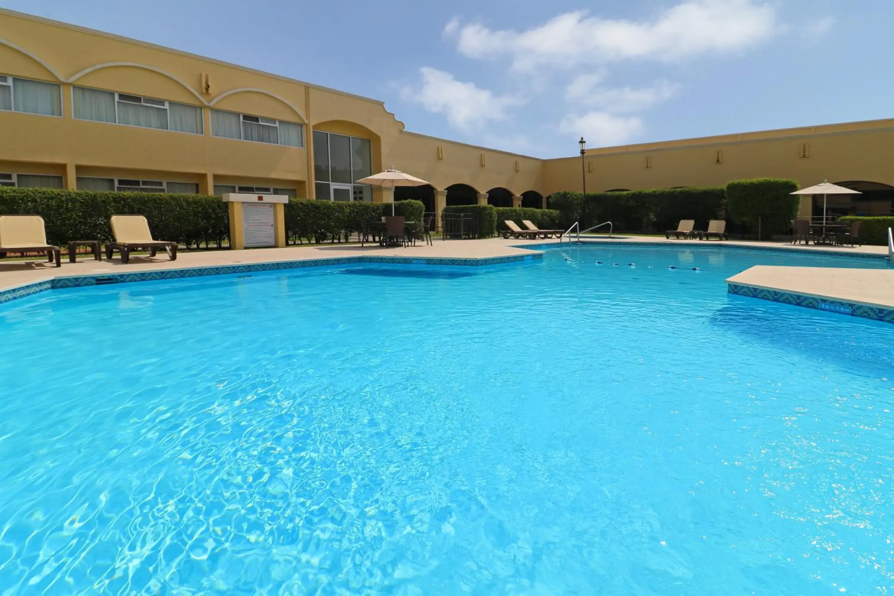 Swimming pool in Holiday Inn Monterrey Norte by IHG Swimming pool in Holiday Inn Monterrey Norte by IHG