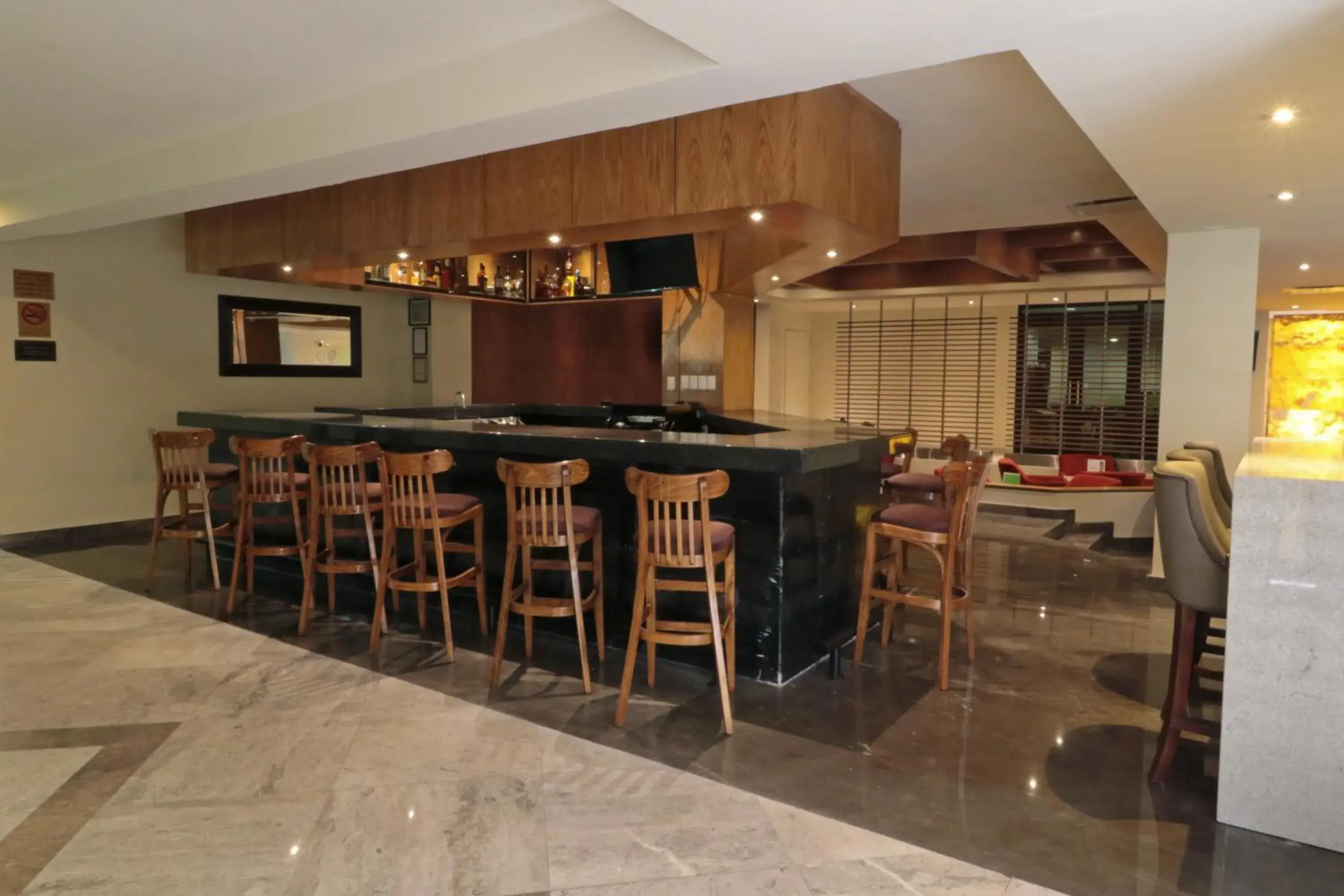 Lounge or bar in Holiday Inn Monterrey Norte by IHG Lounge or bar in Holiday Inn Monterrey Norte by IHG
