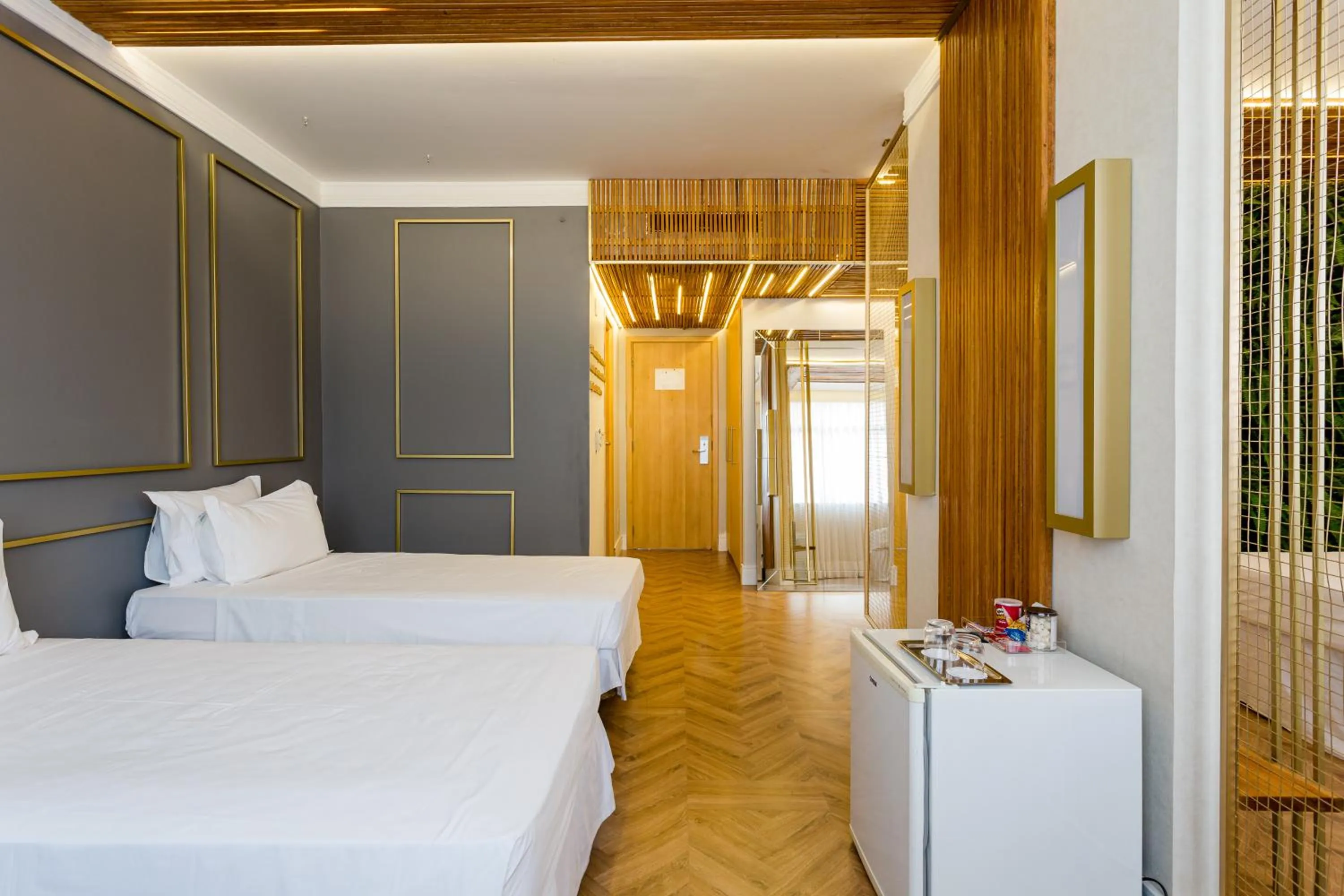 Bed in Victory Business Hotel