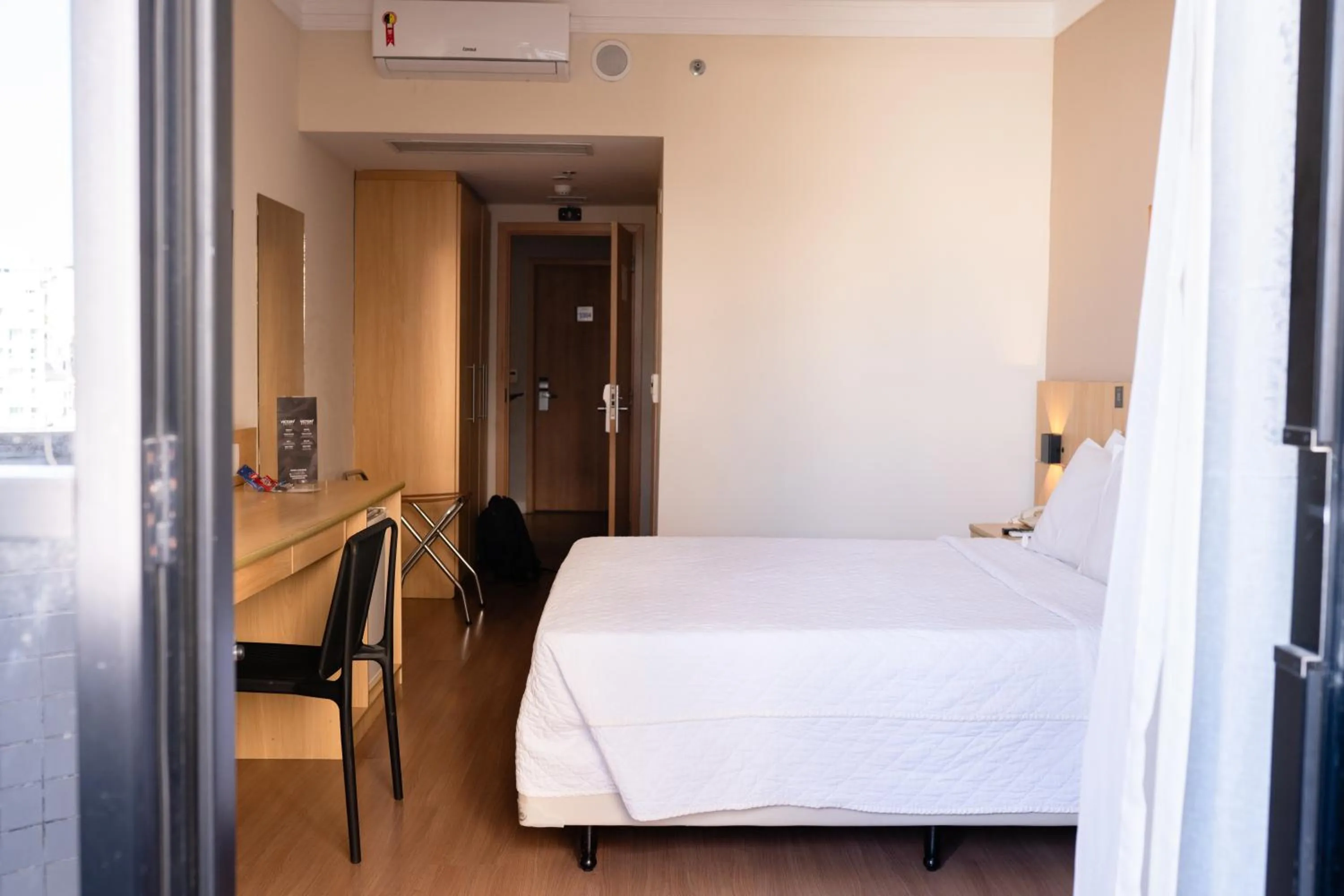 Bedroom, Bed in Victory Business Hotel