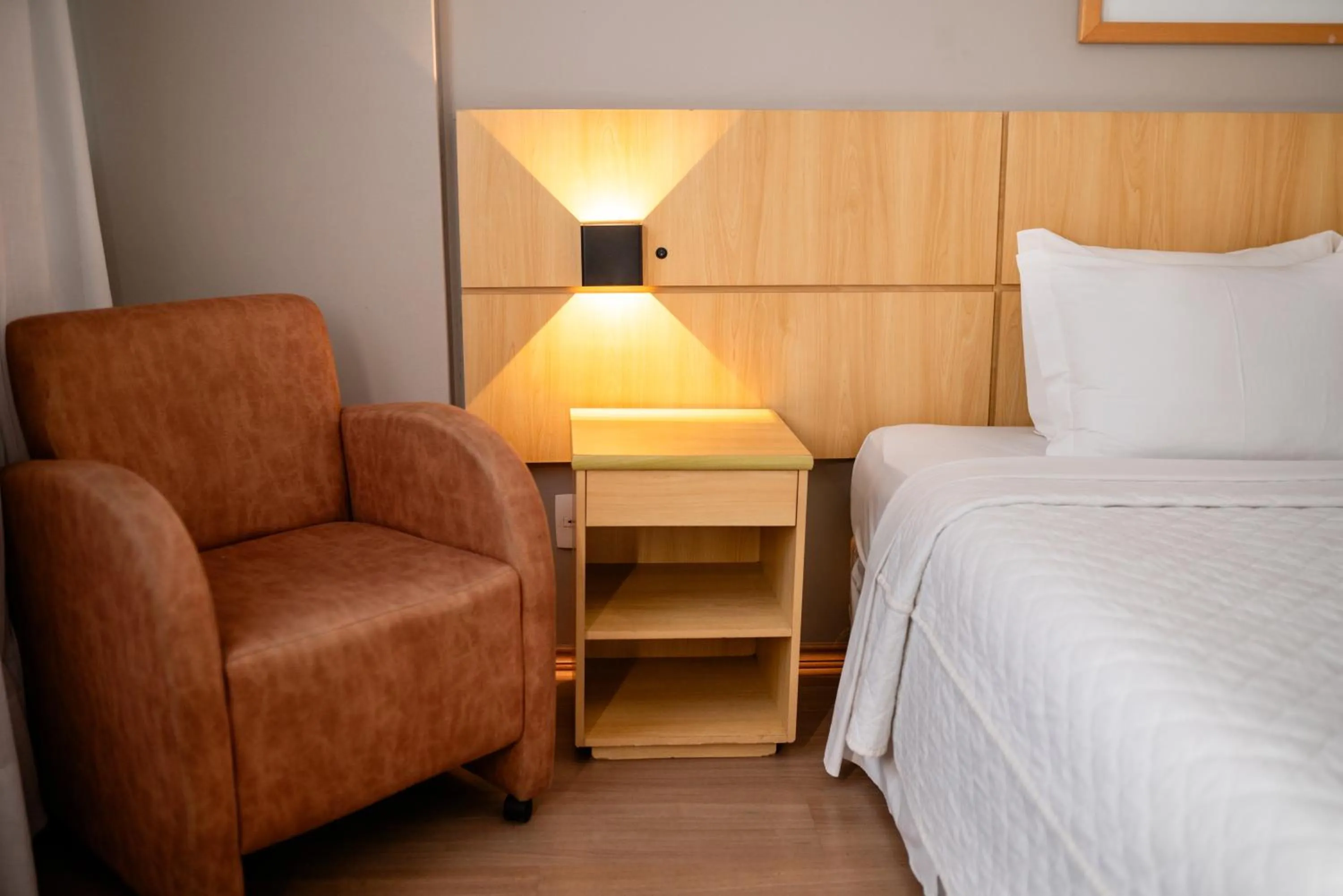 Bedroom, Bed in Victory Business Hotel