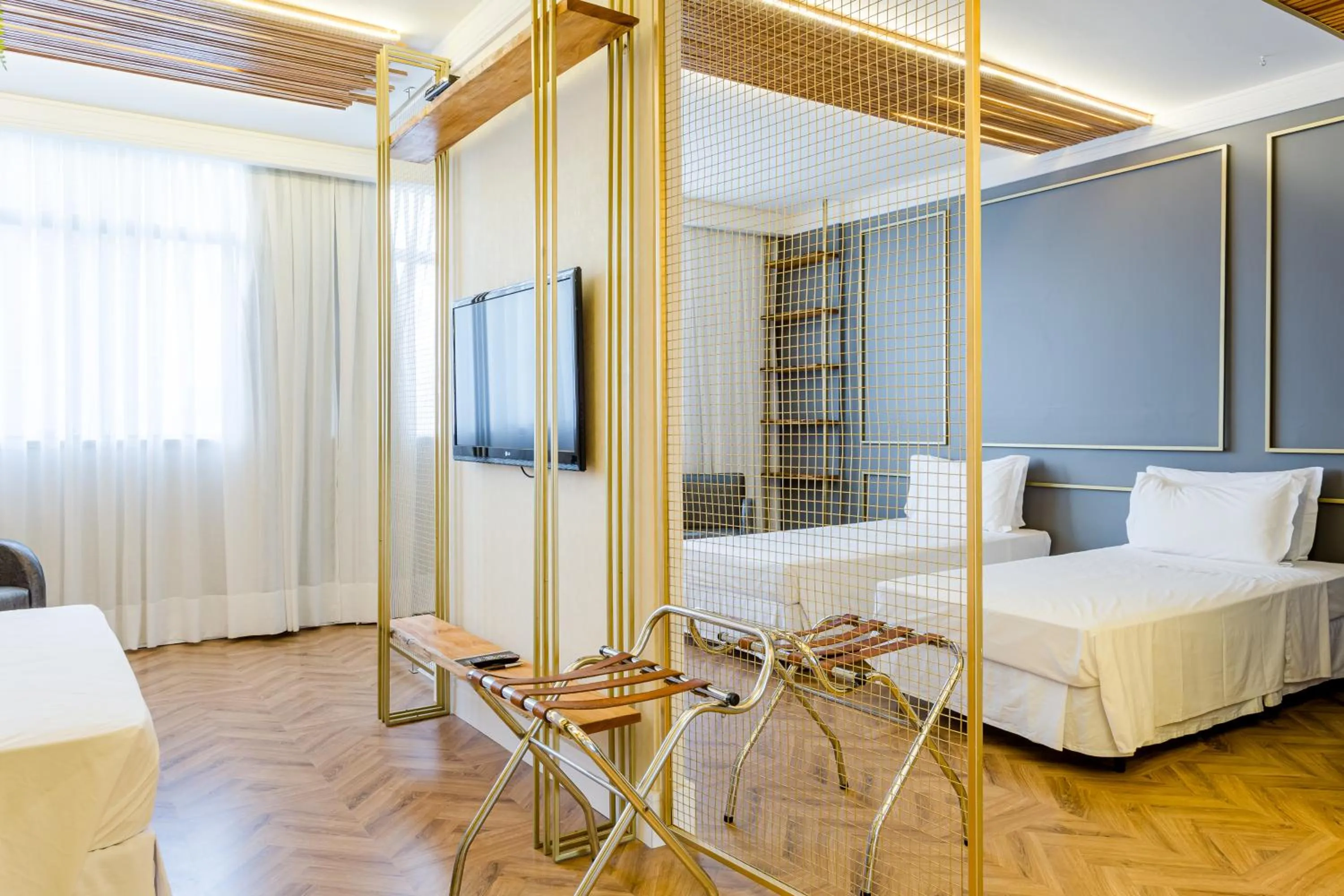 Bed in Victory Business Hotel