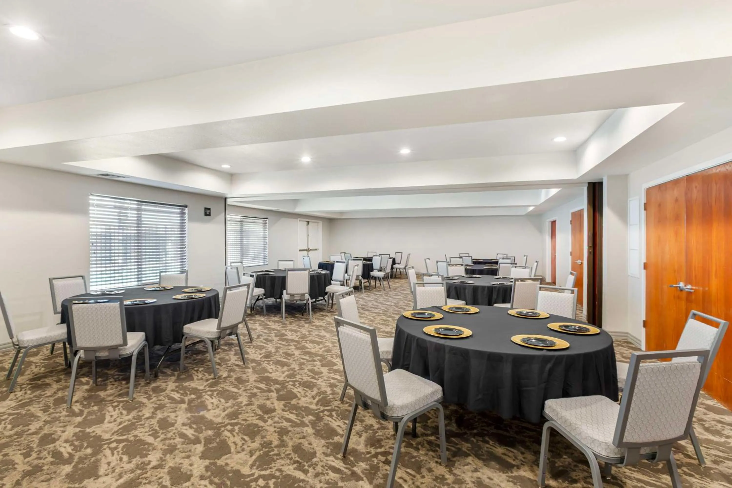 Meeting/conference room in Best Western Plus Villa Del Lago Inn Patterson